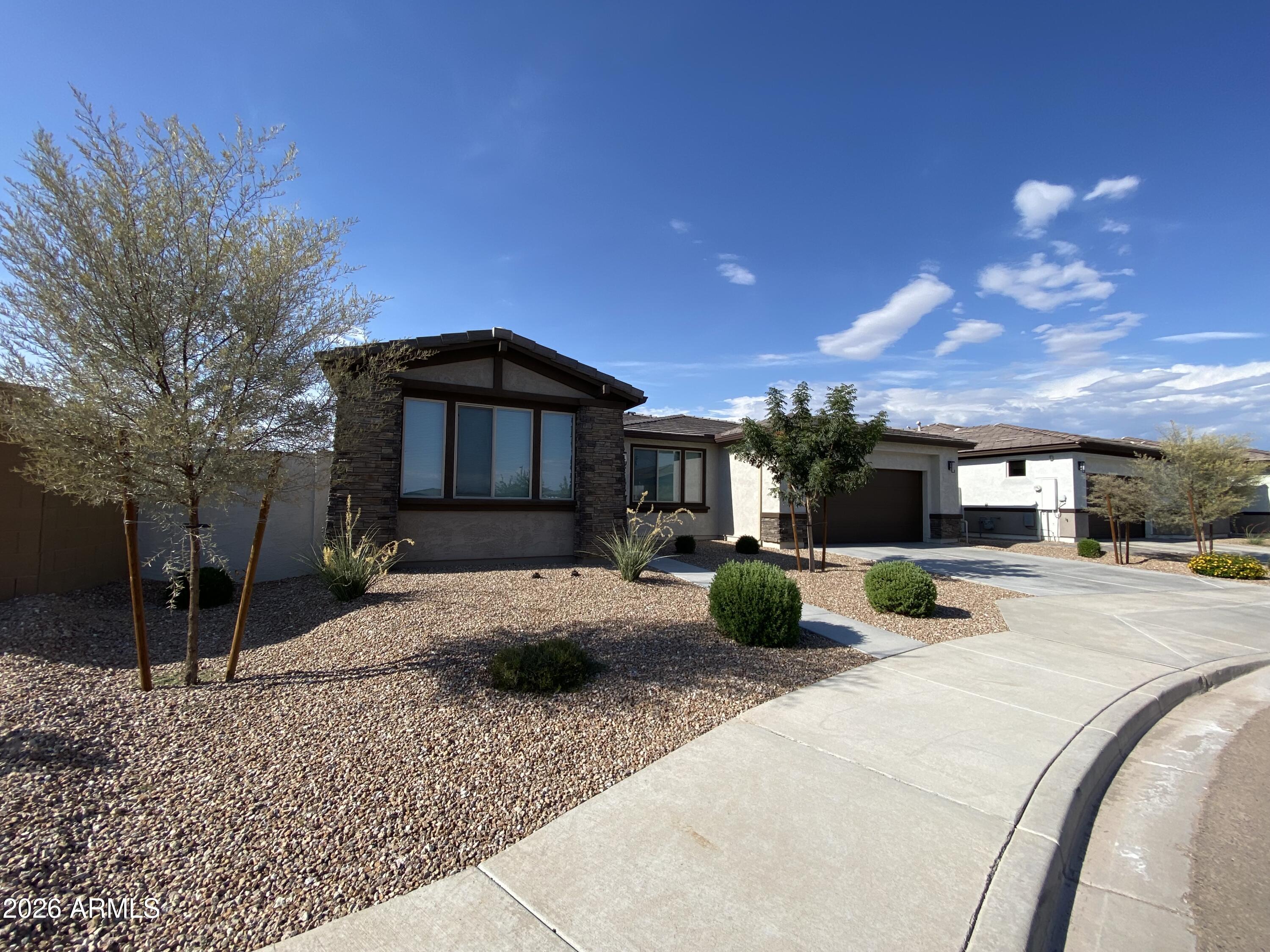 1560 W AVENIDA DEL VALLE --