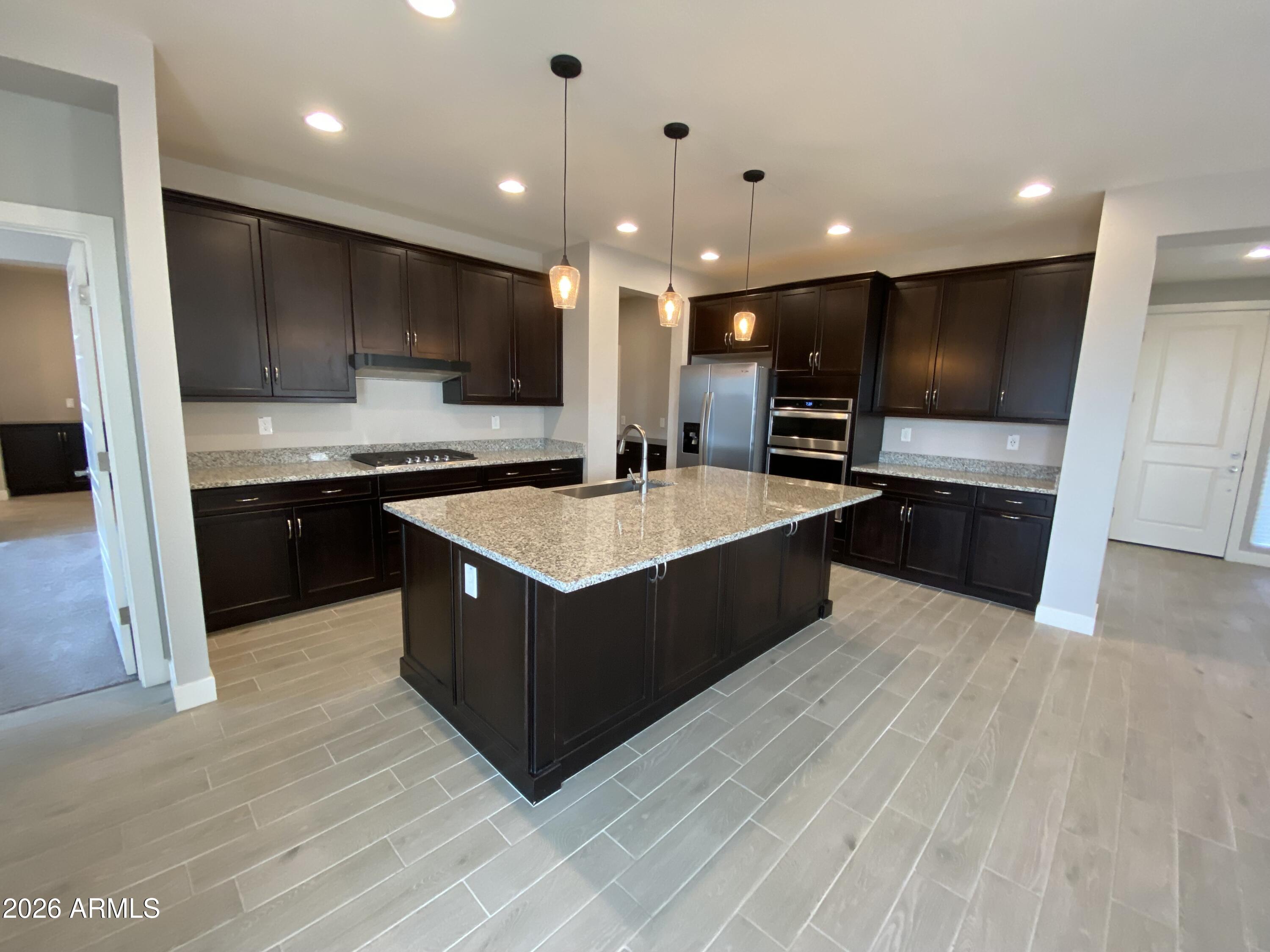 1560 W AVENIDA DEL VALLE --