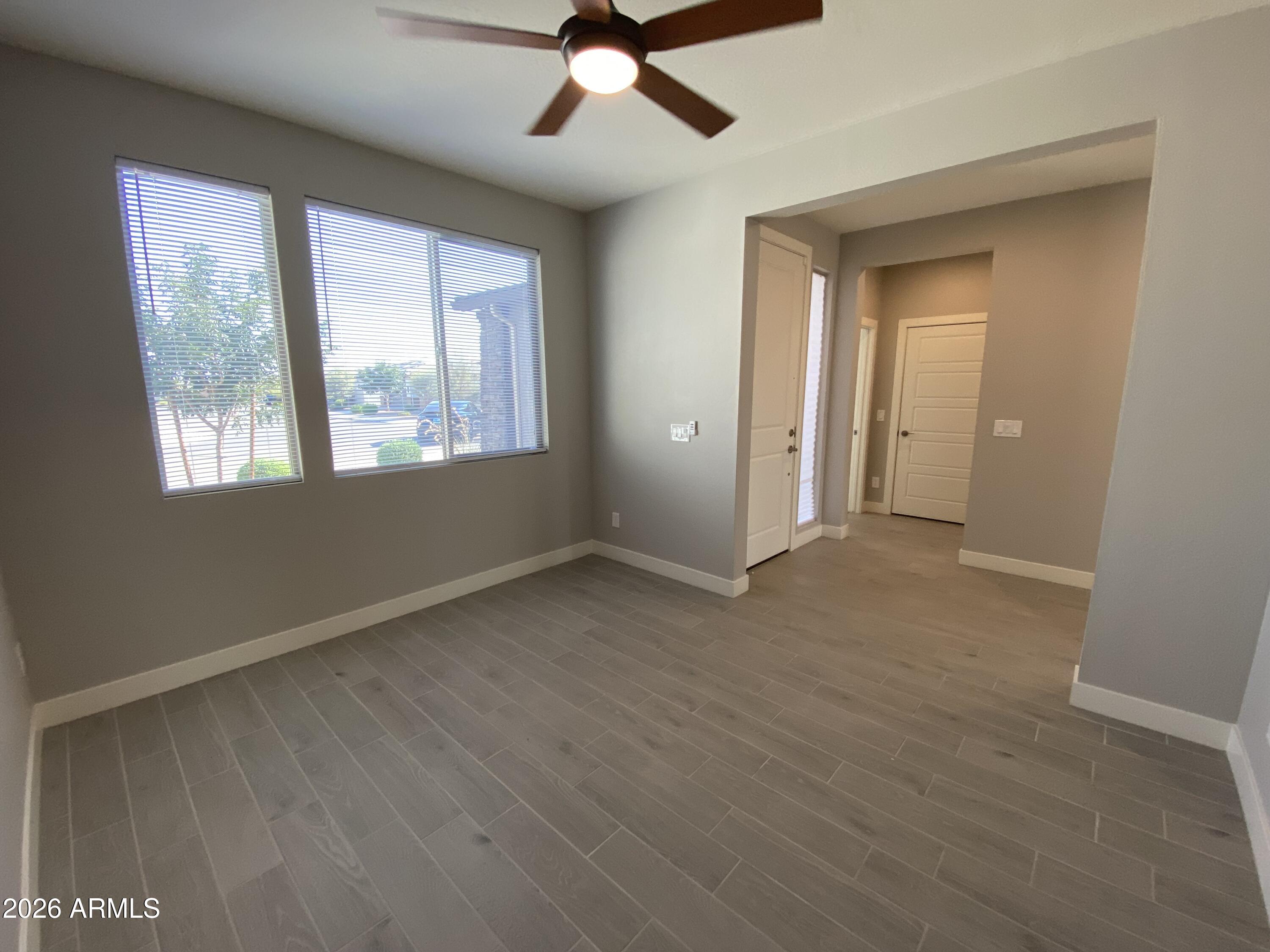 1560 W AVENIDA DEL VALLE --