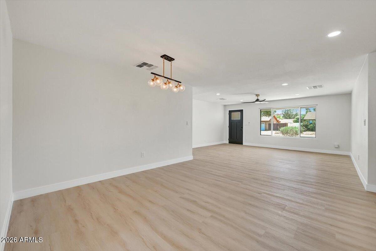 3416 E ALTADENA Avenue