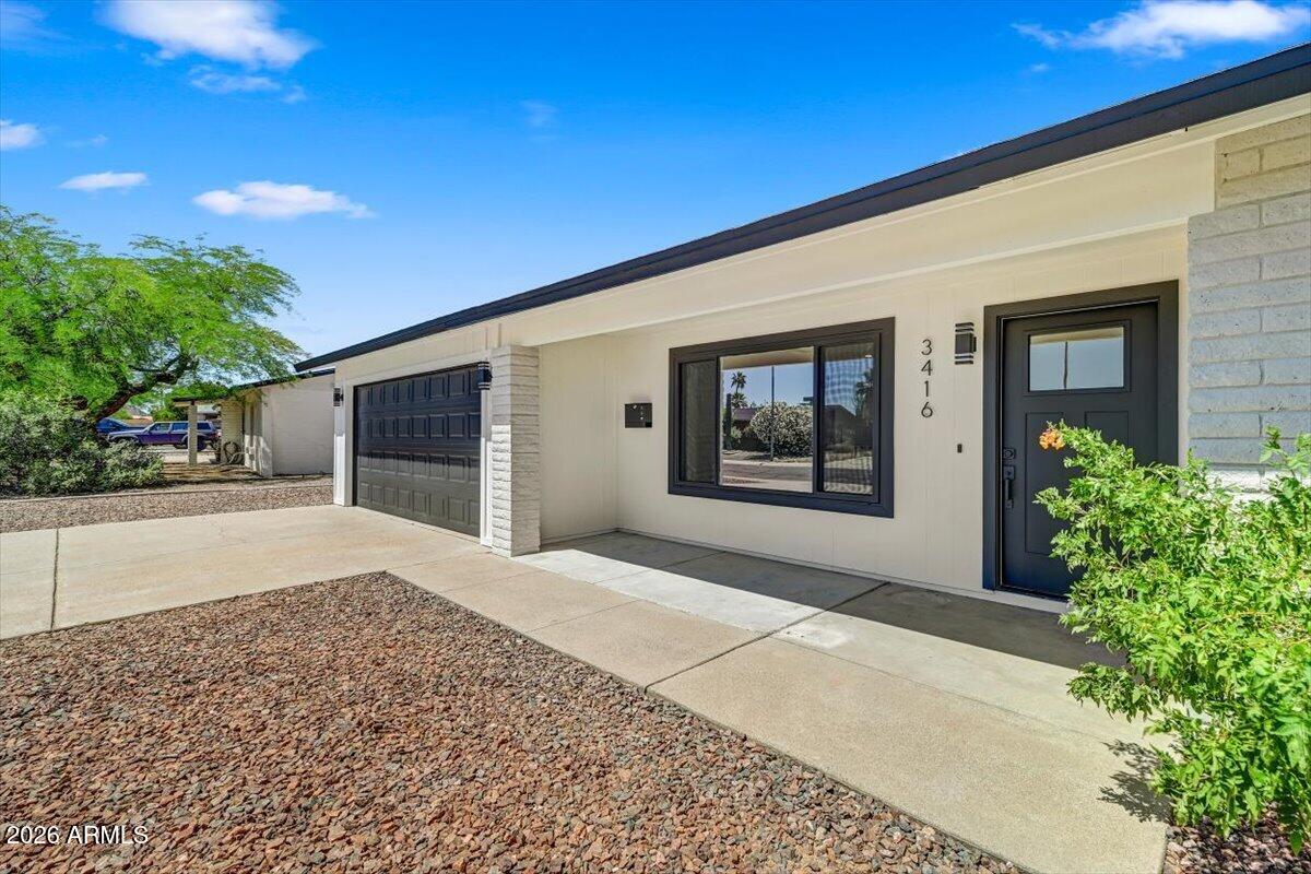 3416 E ALTADENA Avenue