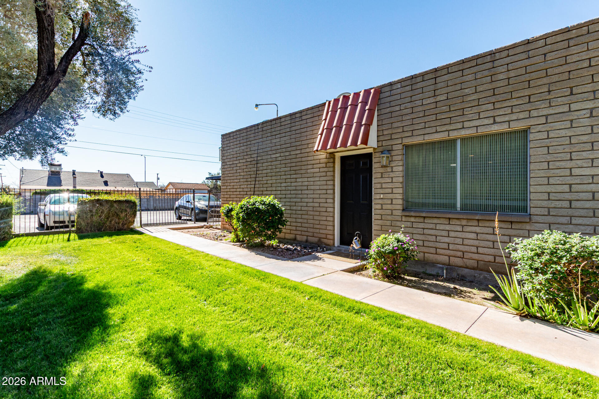 141 N DATE Street 63