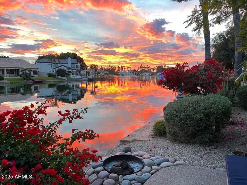 Photo of 1819 E Catamaran Drive, Gilbert, AZ 85234 (MLS # 6960675)