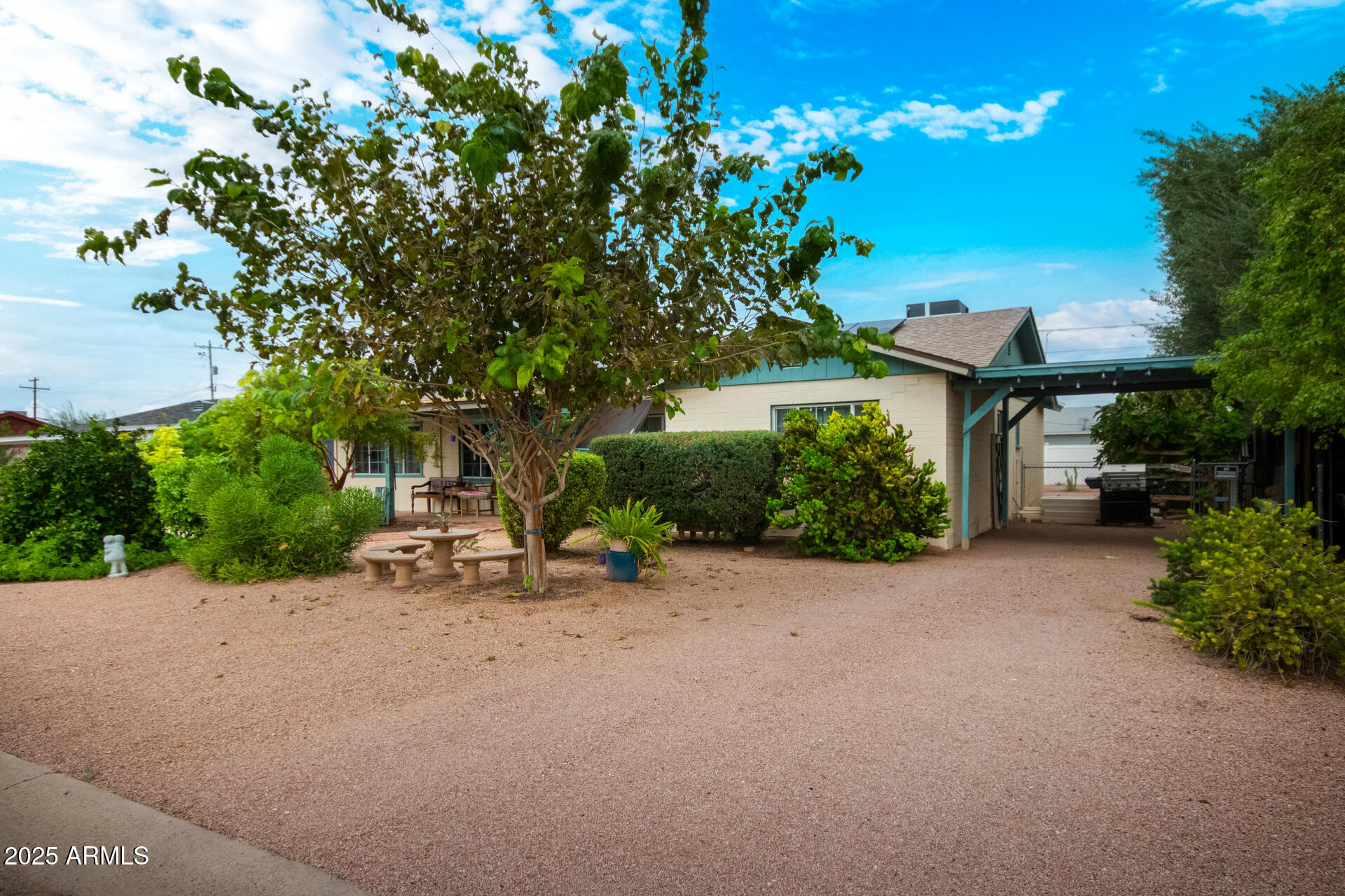 1116 E 11TH Street E