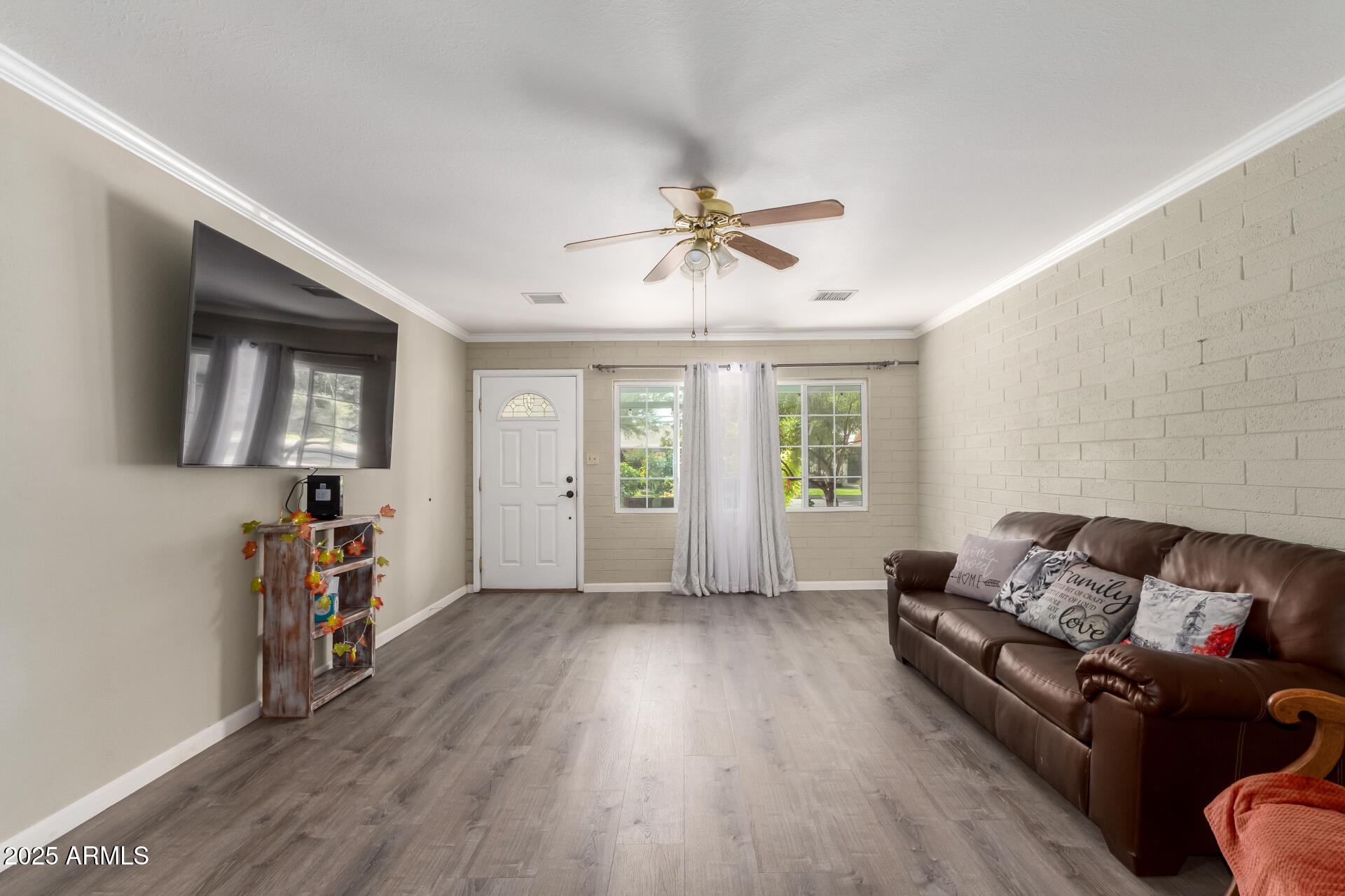 1116 E 11TH Street E