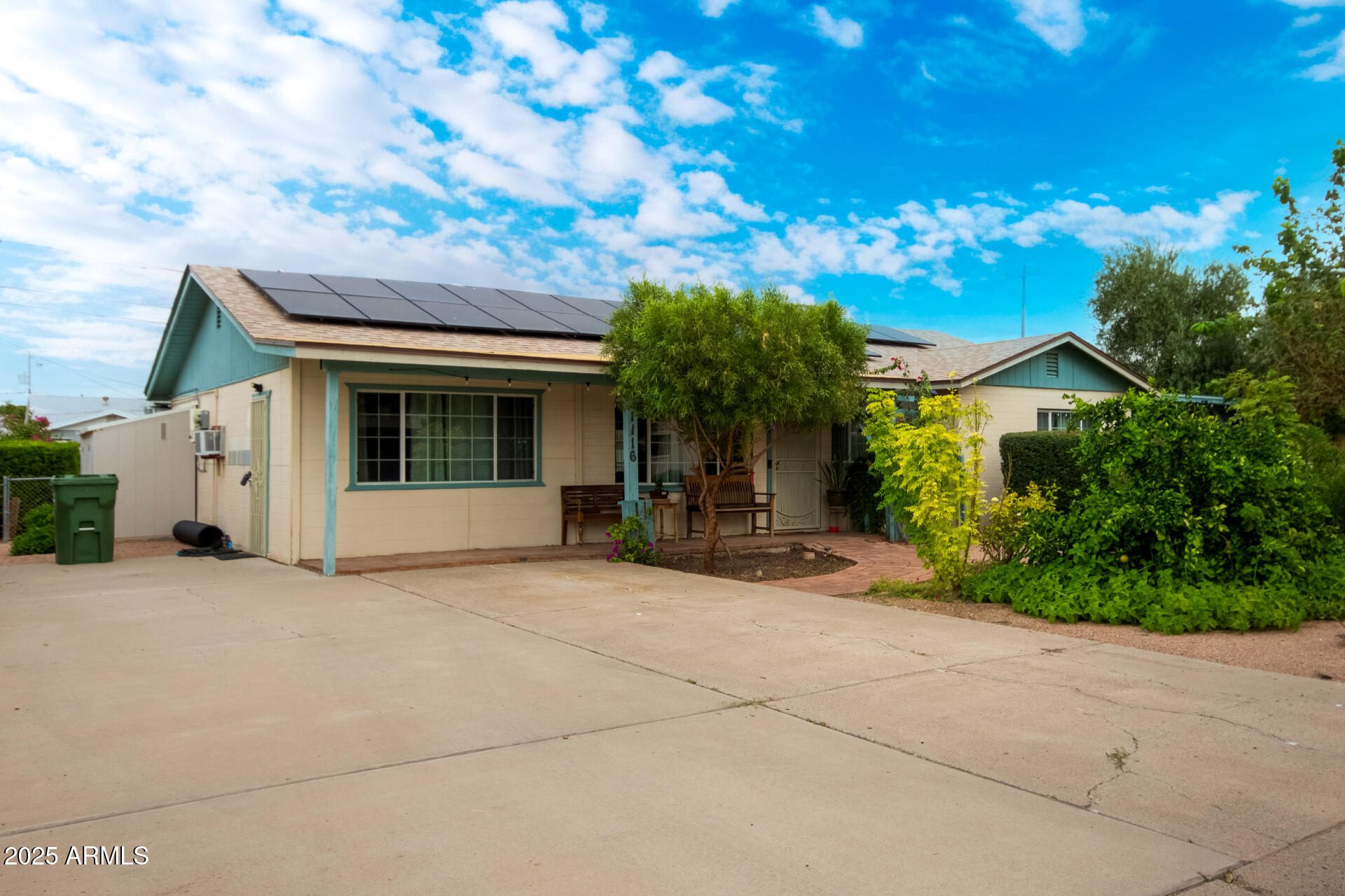 1116 E 11TH Street E