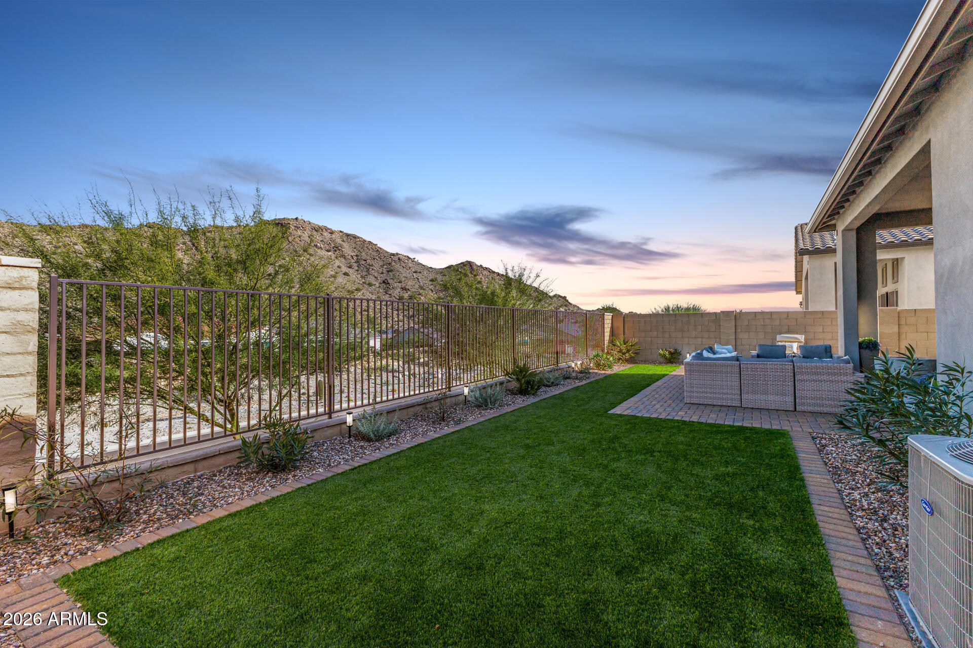 21422 W MEADOWBROOK Avenue