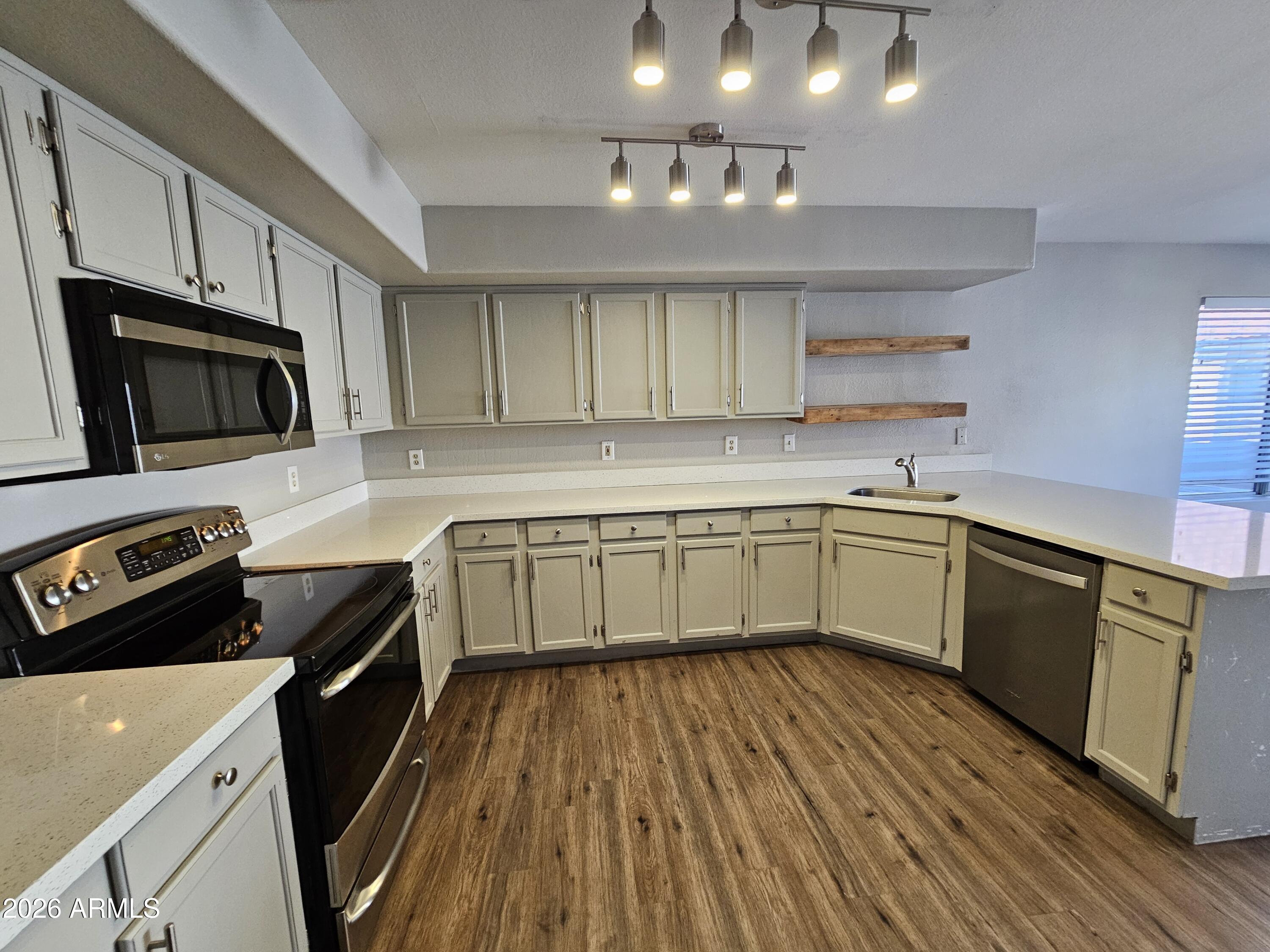 1142 W SANDY BANKS --