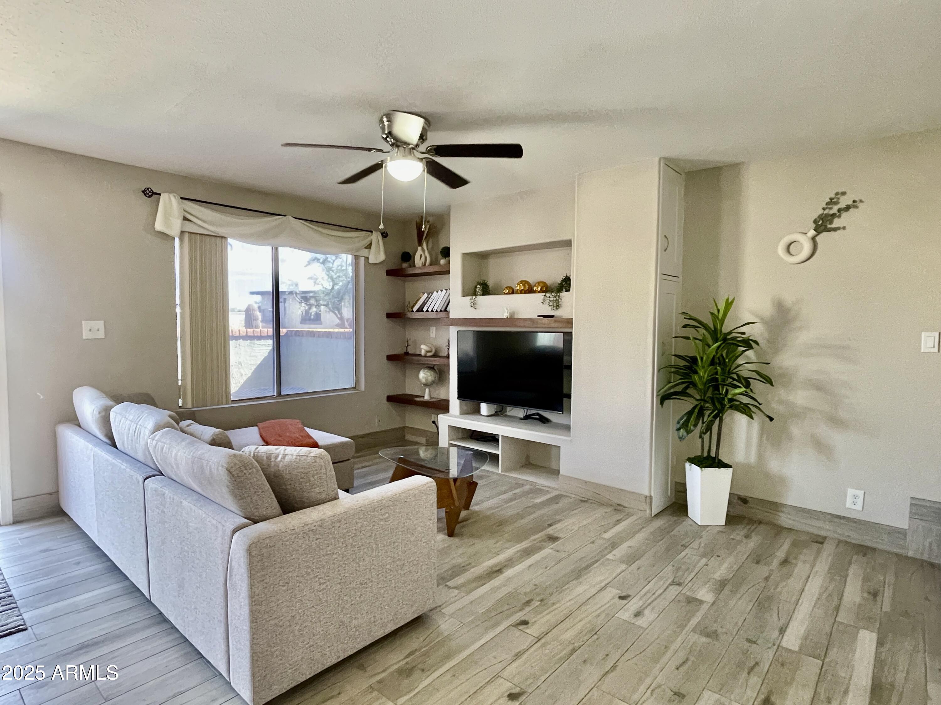 14404 N Boxwood Lane