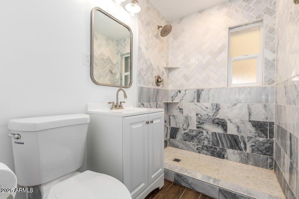 2241 W WHITTON Avenue