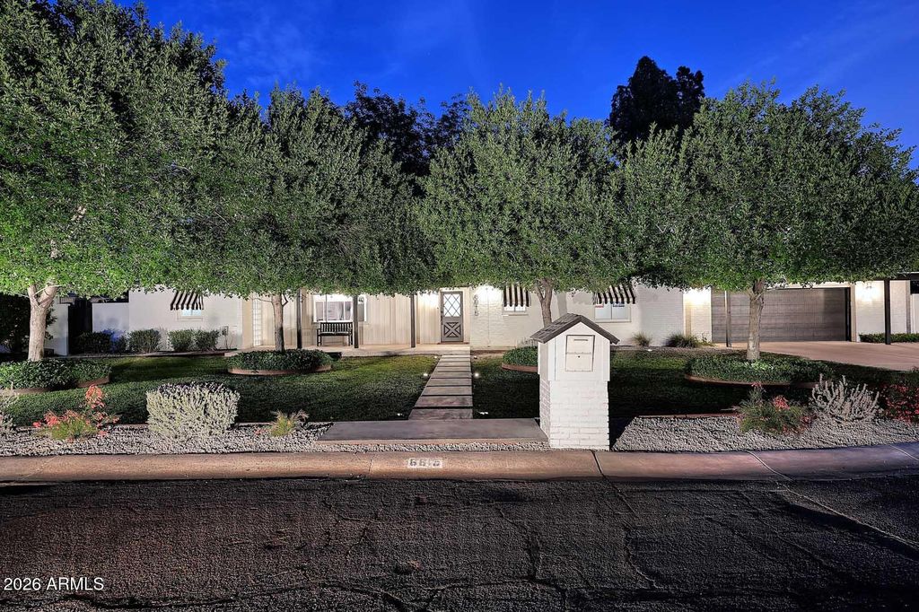 Photo of 6815 N 2nd Street, Phoenix, AZ 85012 (MLS # 7028635)