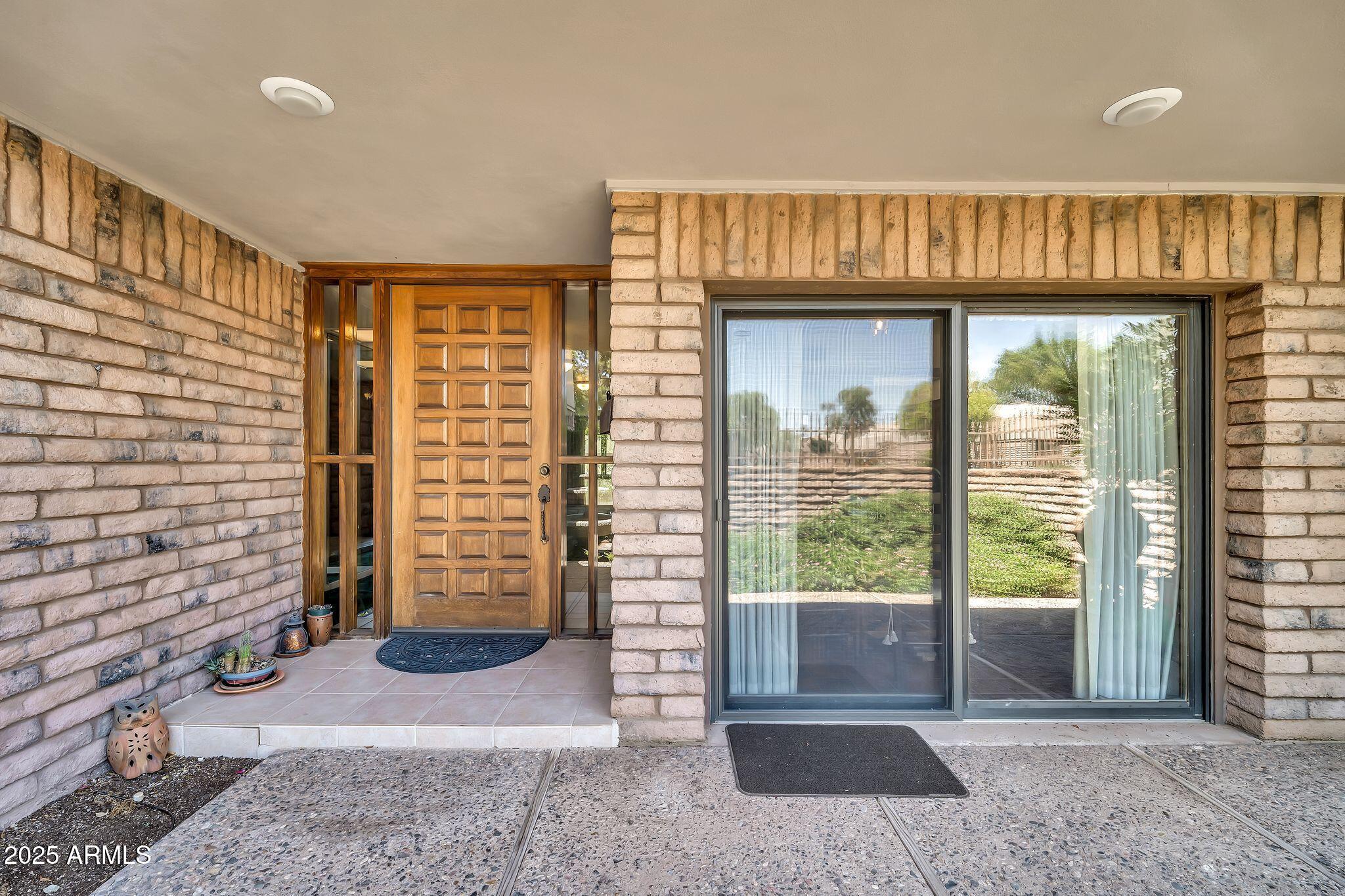 7037 N 11TH Drive
