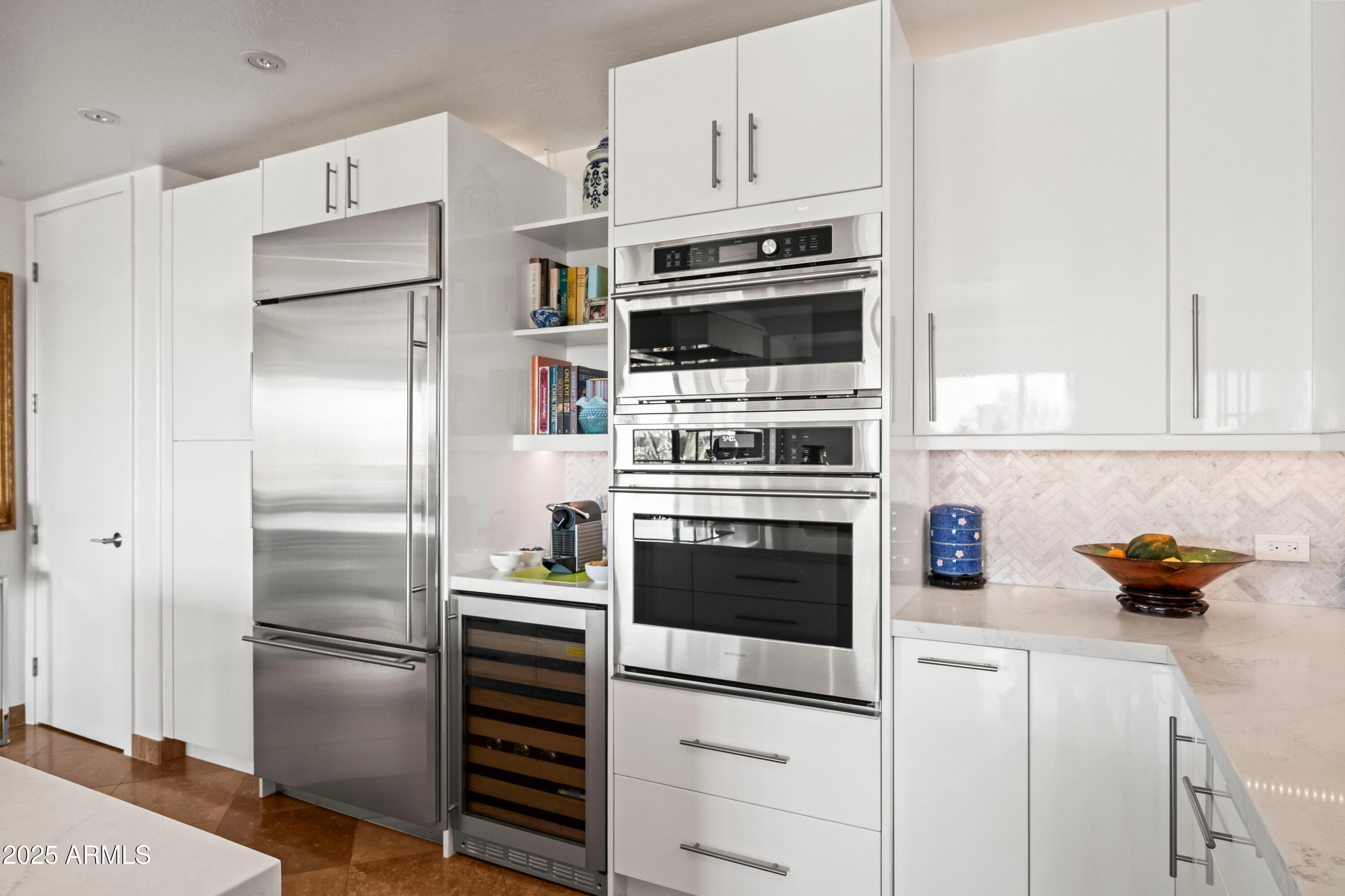 17 W VERNON Avenue 508