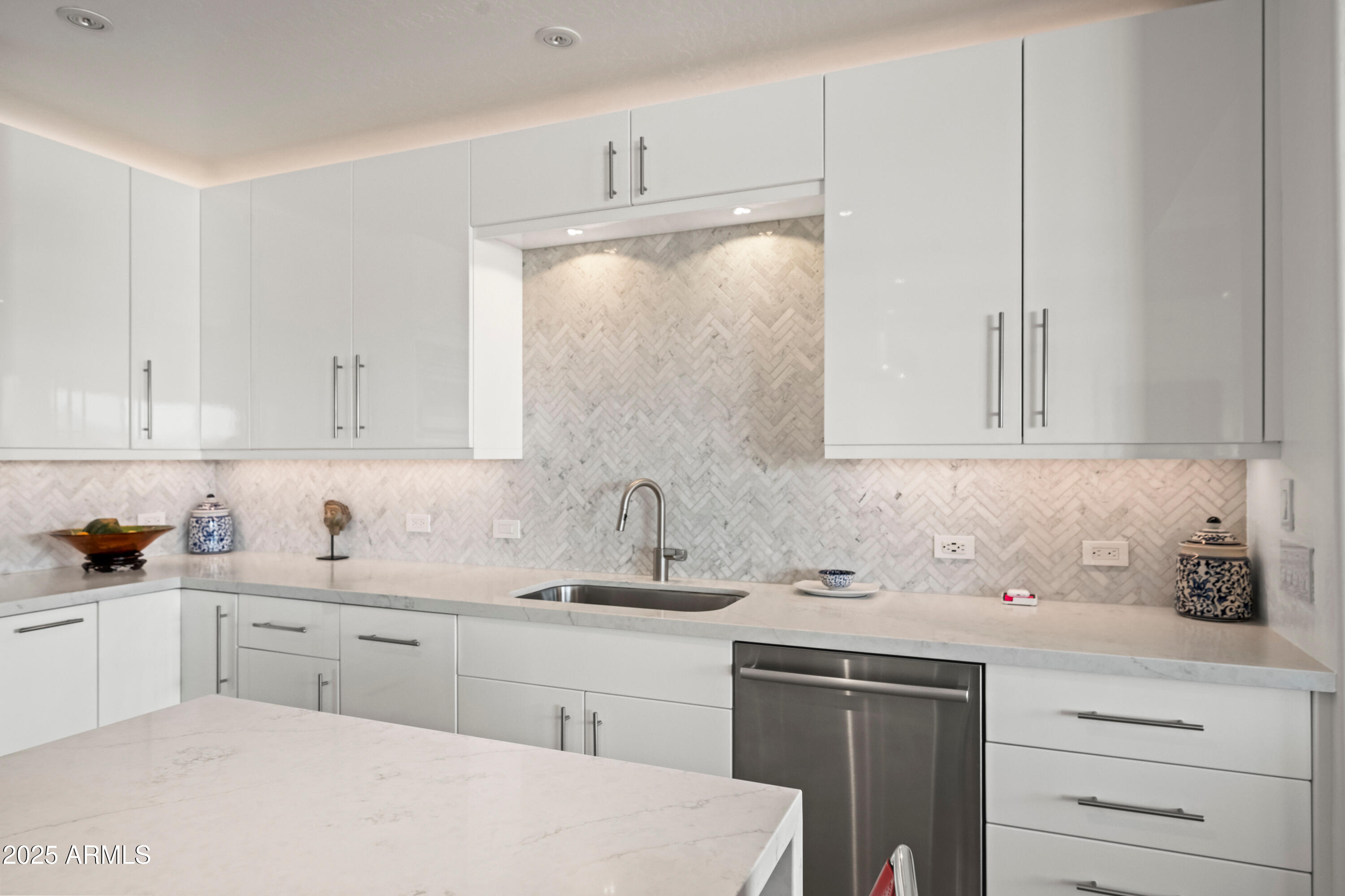 17 W VERNON Avenue 508