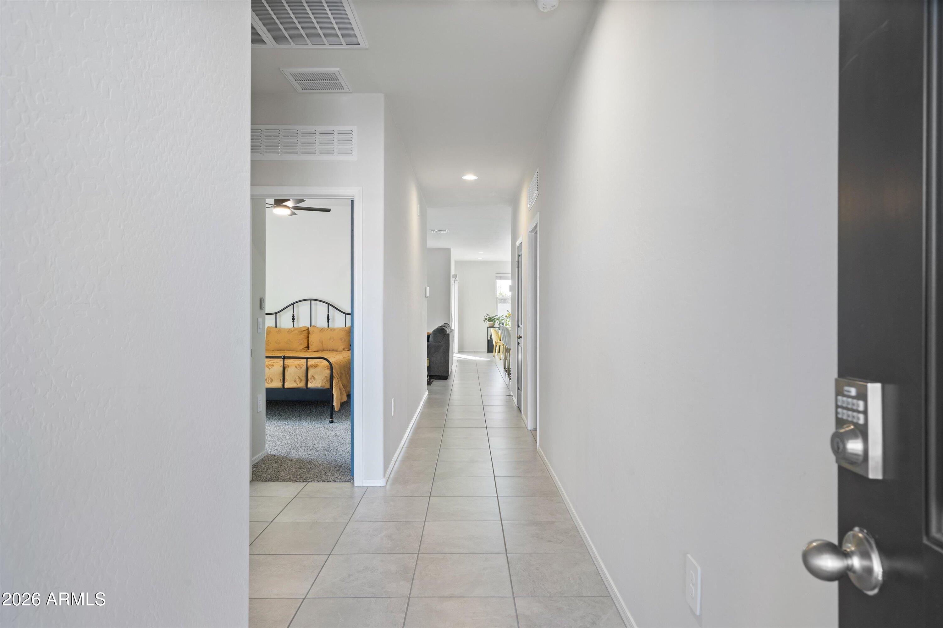 18563 W DESERT HOLLOW Drive