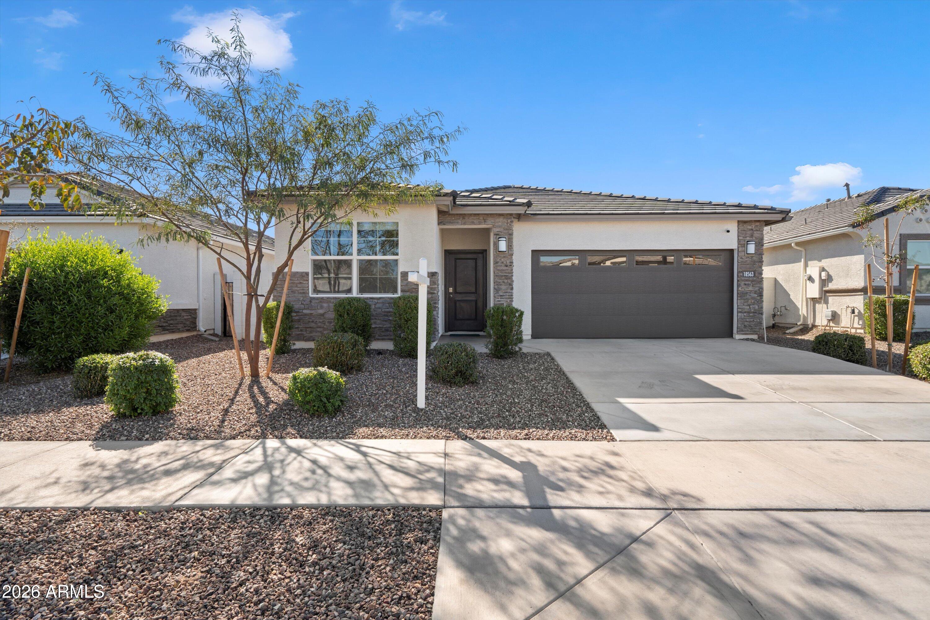 18563 W DESERT HOLLOW Drive