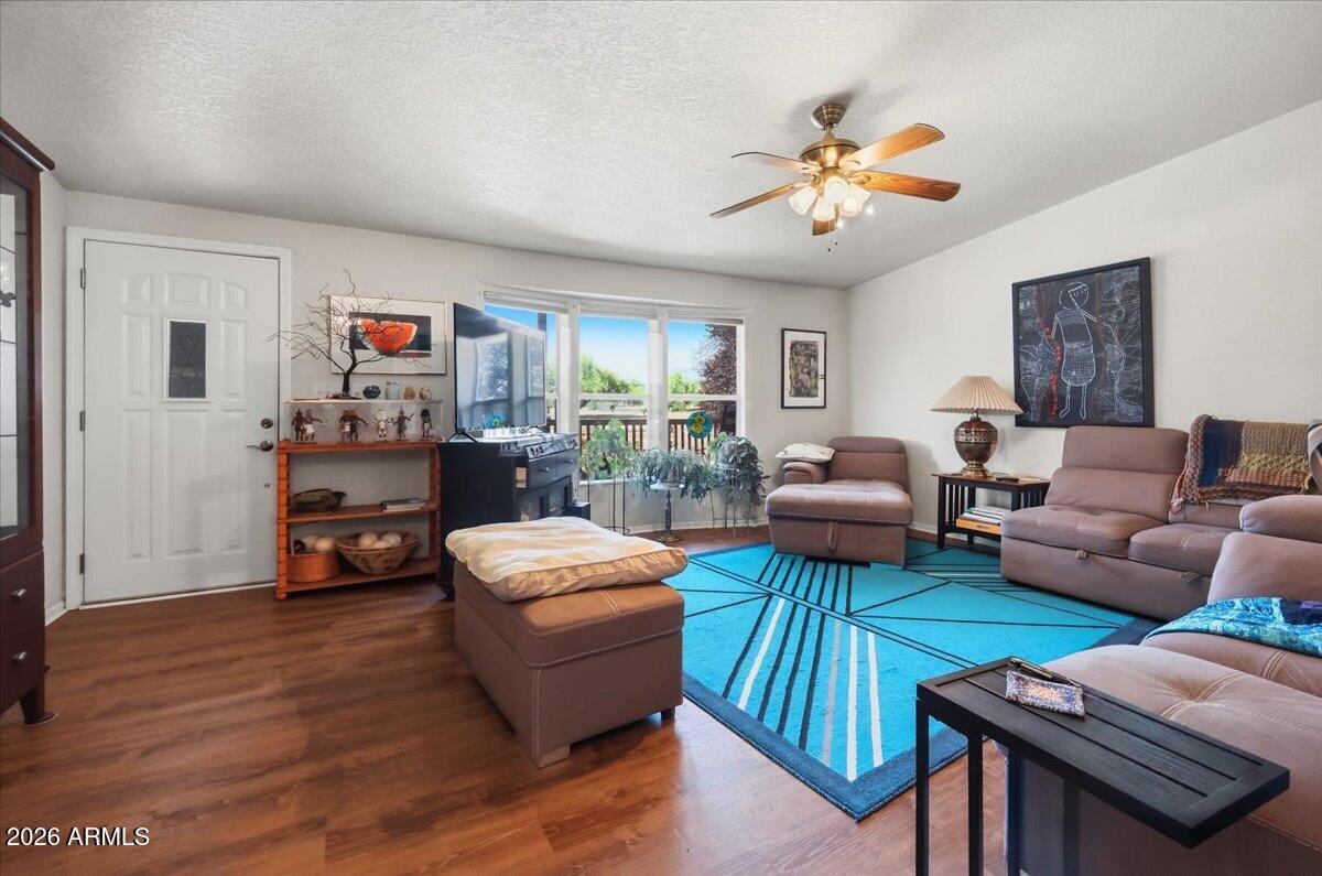 2064 W CALLE SALIDA --