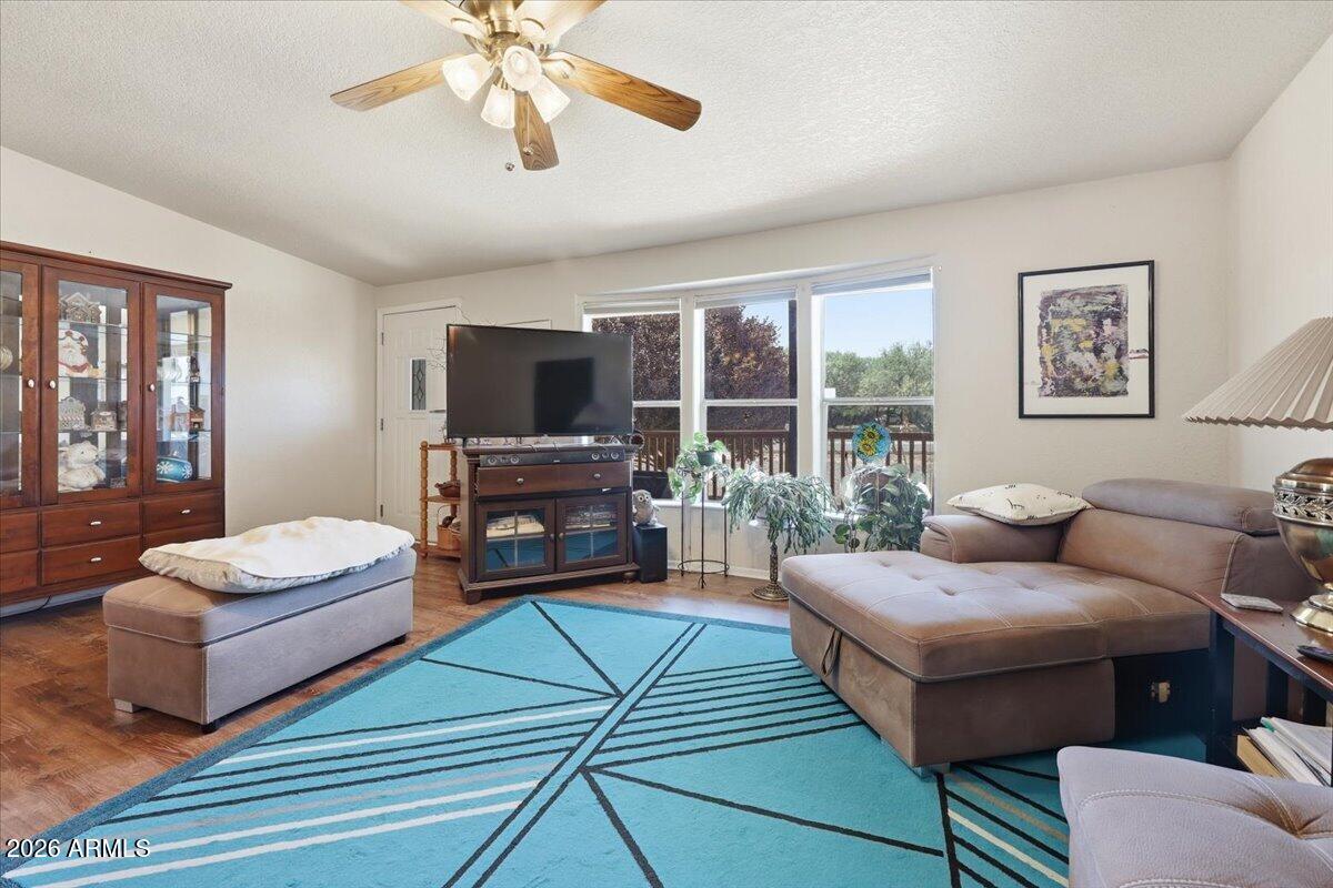 2064 W CALLE SALIDA --