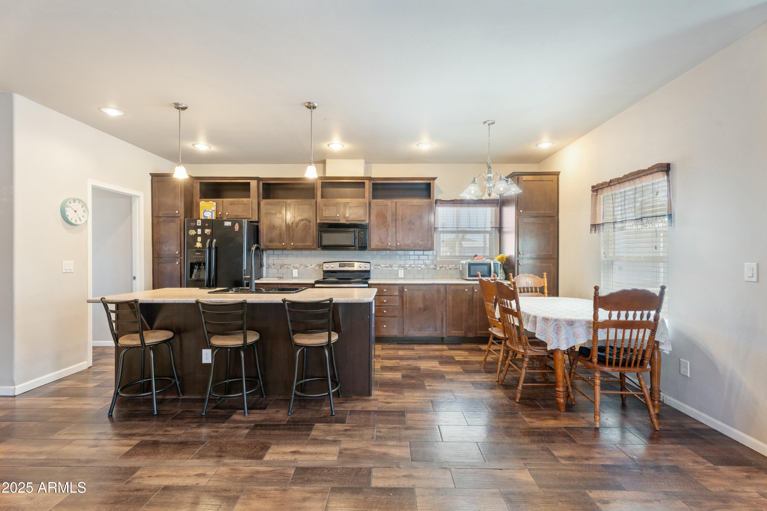 Buckeye, Arizona 85326, United States, 3 Bedrooms Bedrooms, ,2 BathroomsBathrooms,Residential,Pending,117305