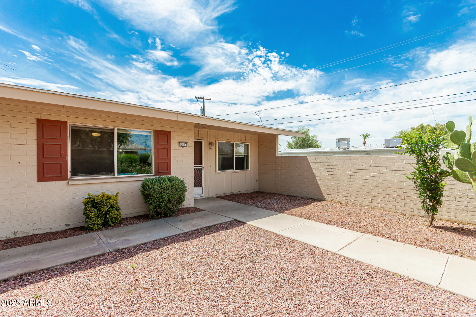 10523 W COGGINS Drive