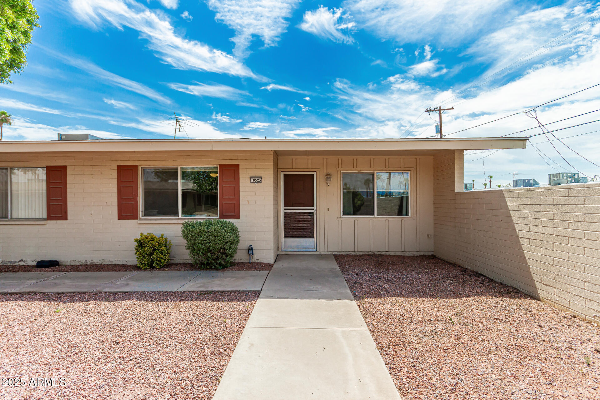 10523 W COGGINS Drive