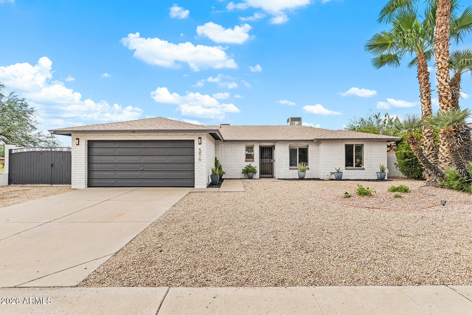 5816 E ACOMA Drive