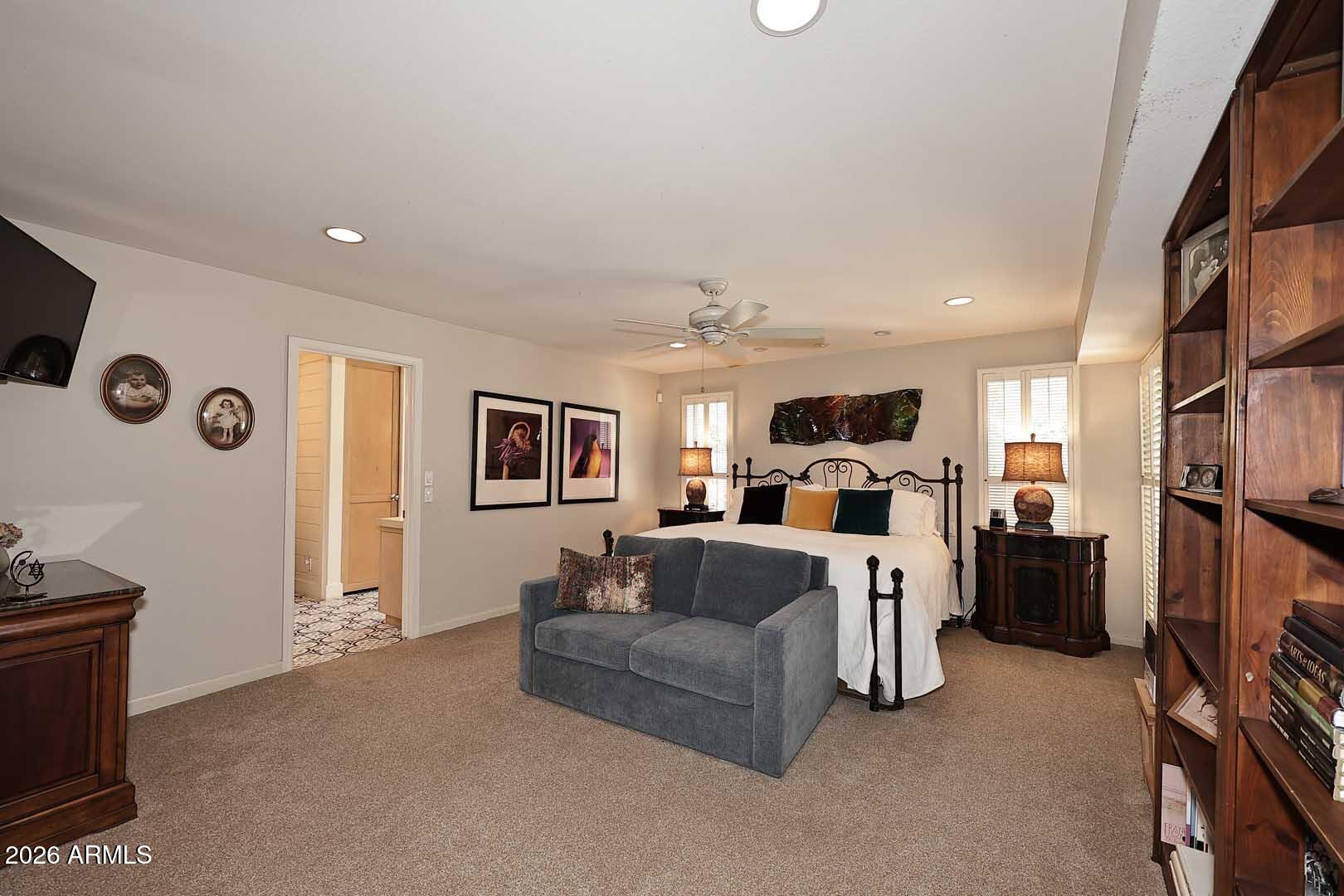 8113 E DEL CAVERNA Drive