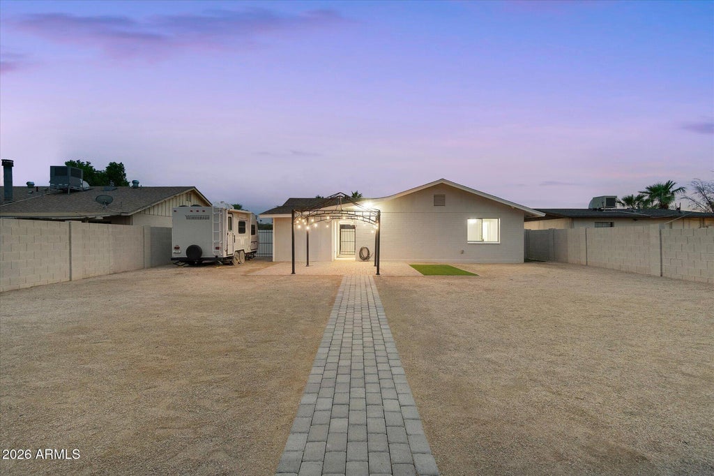 Photo of 424 W Santa Cruz Drive, Tempe, AZ 85282 (MLS # 7081805)