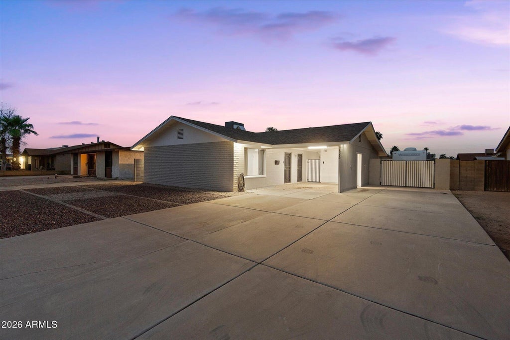 Photo of 424 W Santa Cruz Drive, Tempe, AZ 85282 (MLS # 7081805)