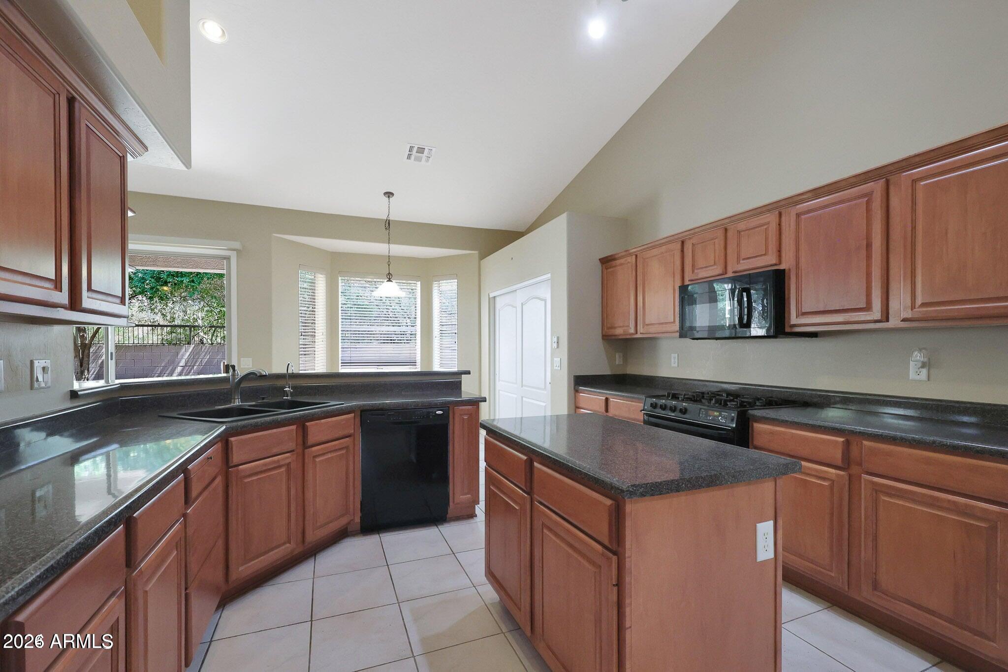 7632 E SNOWDON Circle