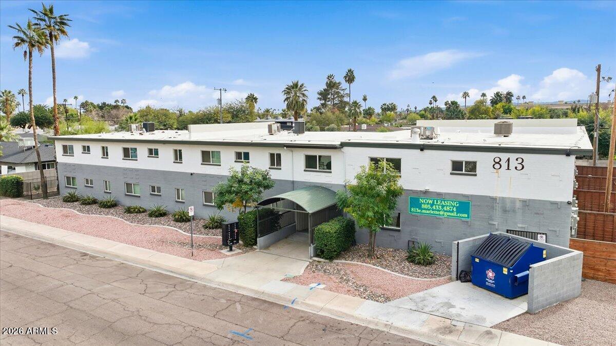 813 E Marlette Avenue