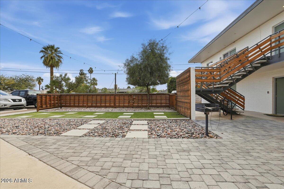 813 E Marlette Avenue