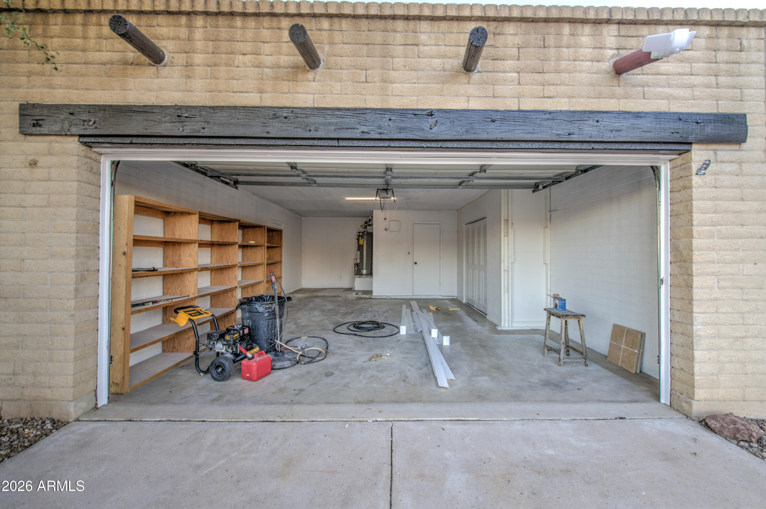 4733 W HAYWARD Avenue