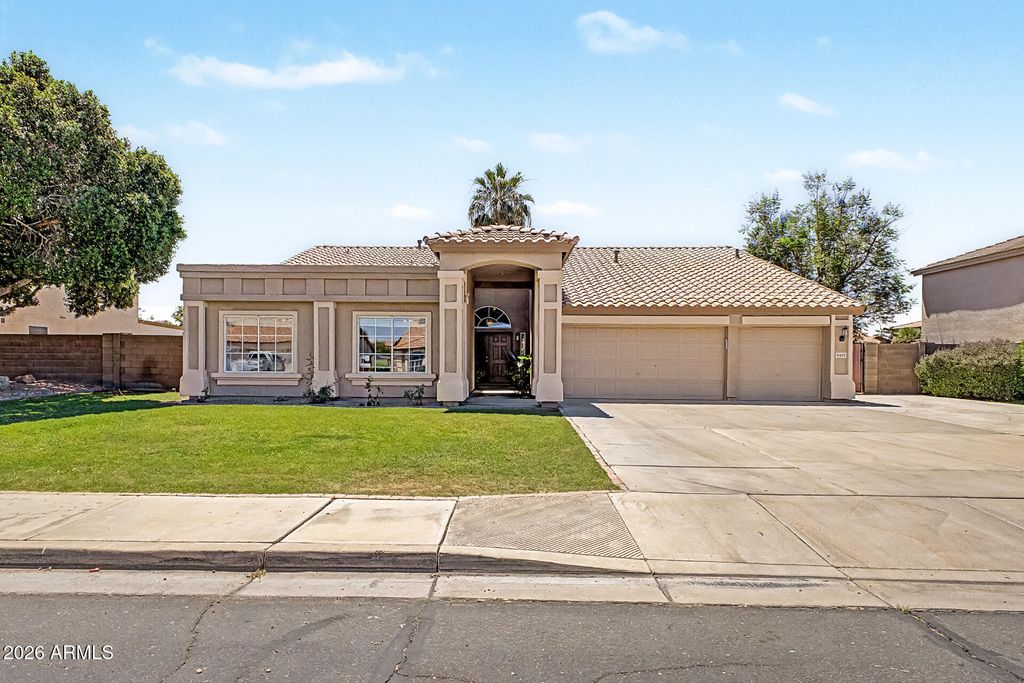 Photo of 8005 W Caribbean Lane, Peoria, AZ 85381 (MLS # 7027312)