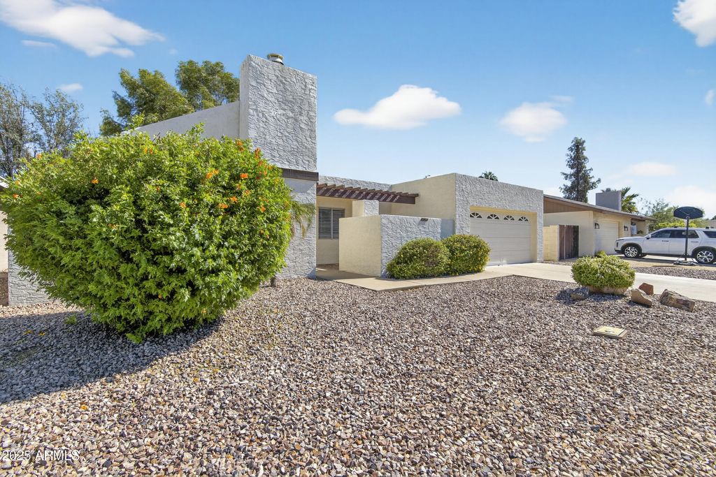 Photo of 1729 S Rogers Circle, Mesa, AZ 85202 (MLS # 6934317)