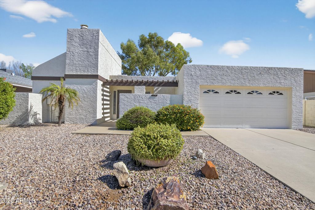 Photo of 1729 S Rogers Circle, Mesa, AZ 85202 (MLS # 6934317)