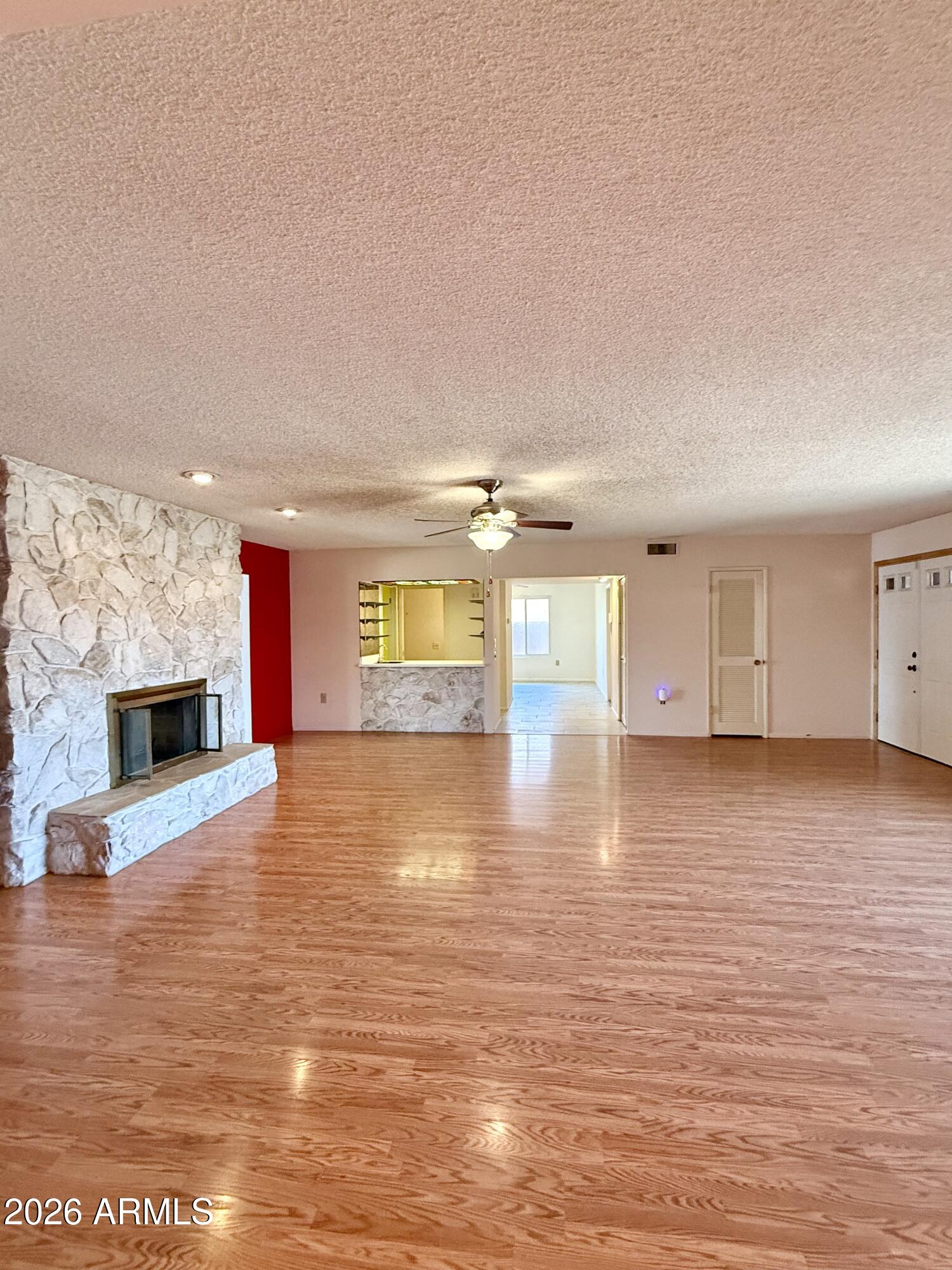10401 W DESERT ROCK Drive