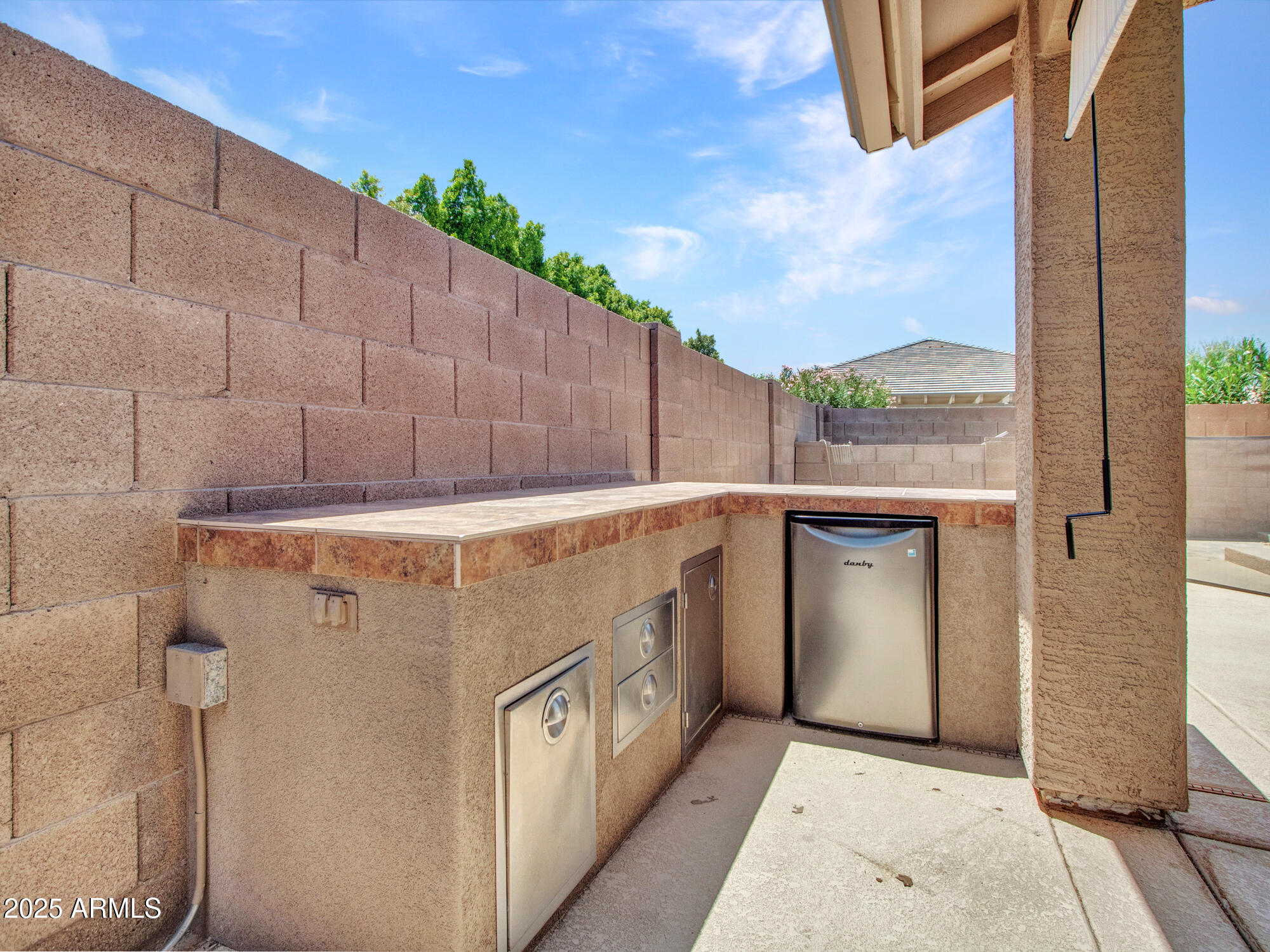 Goodyear, Arizona 85338, United States, 4 Bedrooms Bedrooms, ,2 BathroomsBathrooms,Residential,Pending,182383