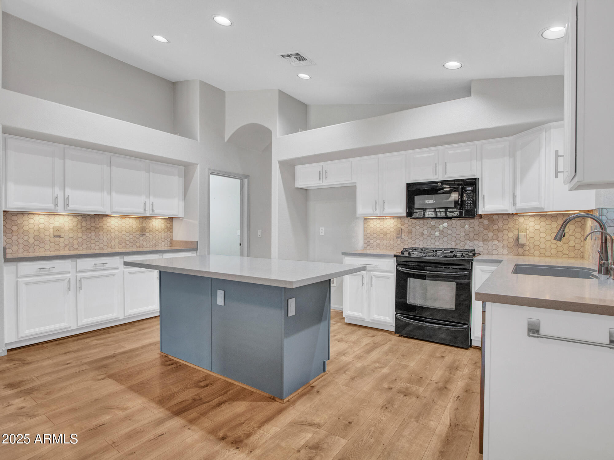 Goodyear, Arizona 85338, United States, 4 Bedrooms Bedrooms, ,2 BathroomsBathrooms,Residential,Pending,182383