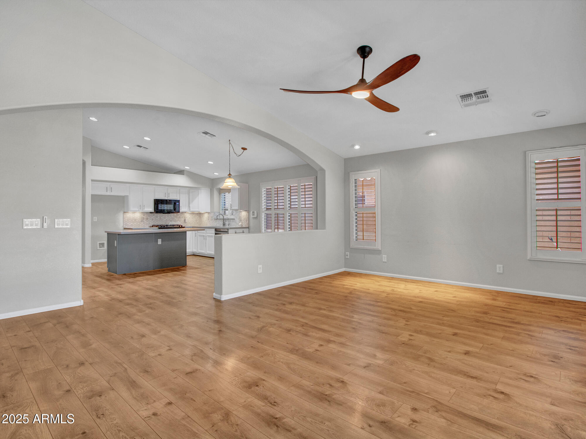 Goodyear, Arizona 85338, United States, 4 Bedrooms Bedrooms, ,2 BathroomsBathrooms,Residential,Pending,182383