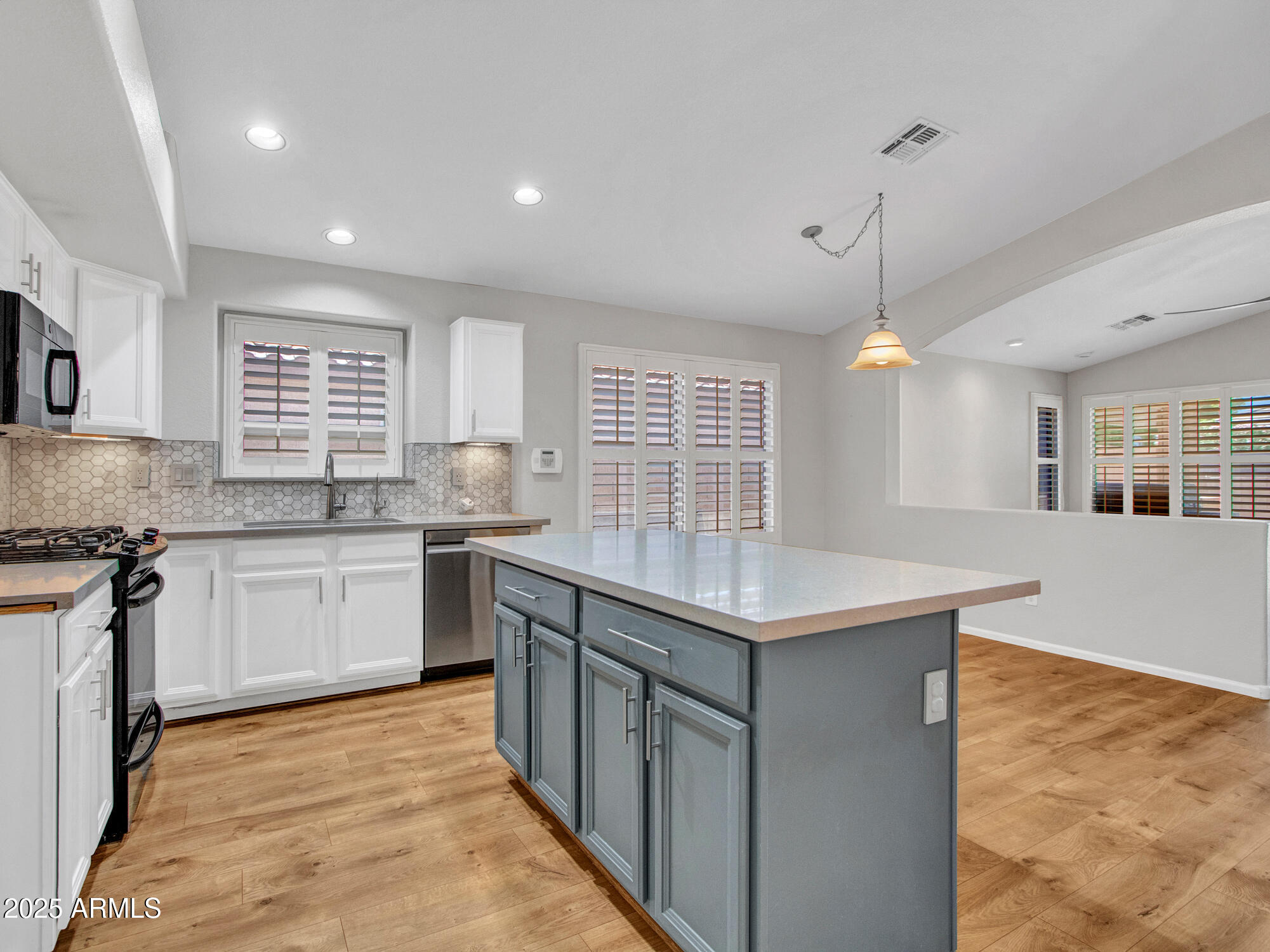 Goodyear, Arizona 85338, United States, 4 Bedrooms Bedrooms, ,2 BathroomsBathrooms,Residential,Pending,182383