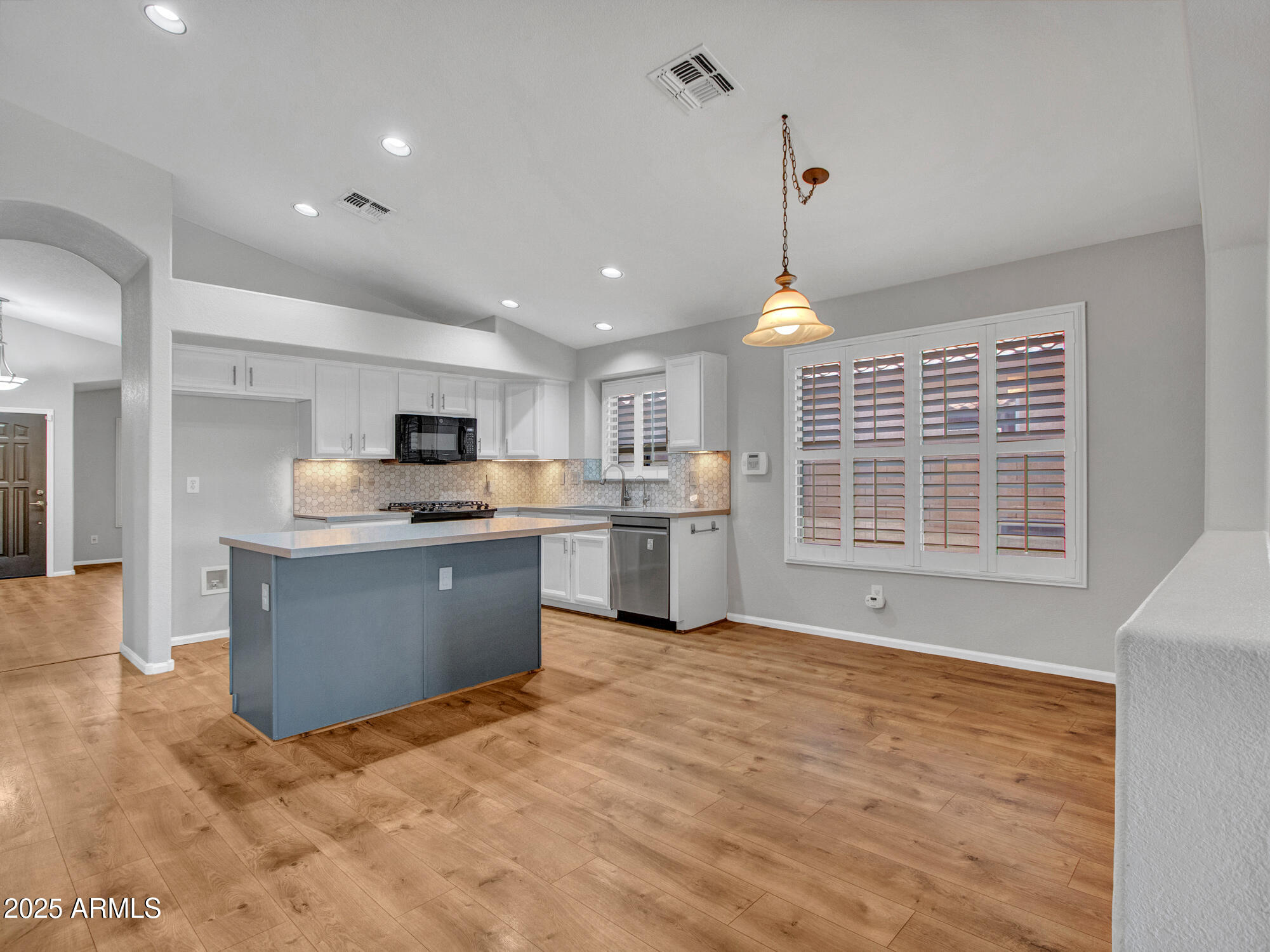 Goodyear, Arizona 85338, United States, 4 Bedrooms Bedrooms, ,2 BathroomsBathrooms,Residential,Pending,182383