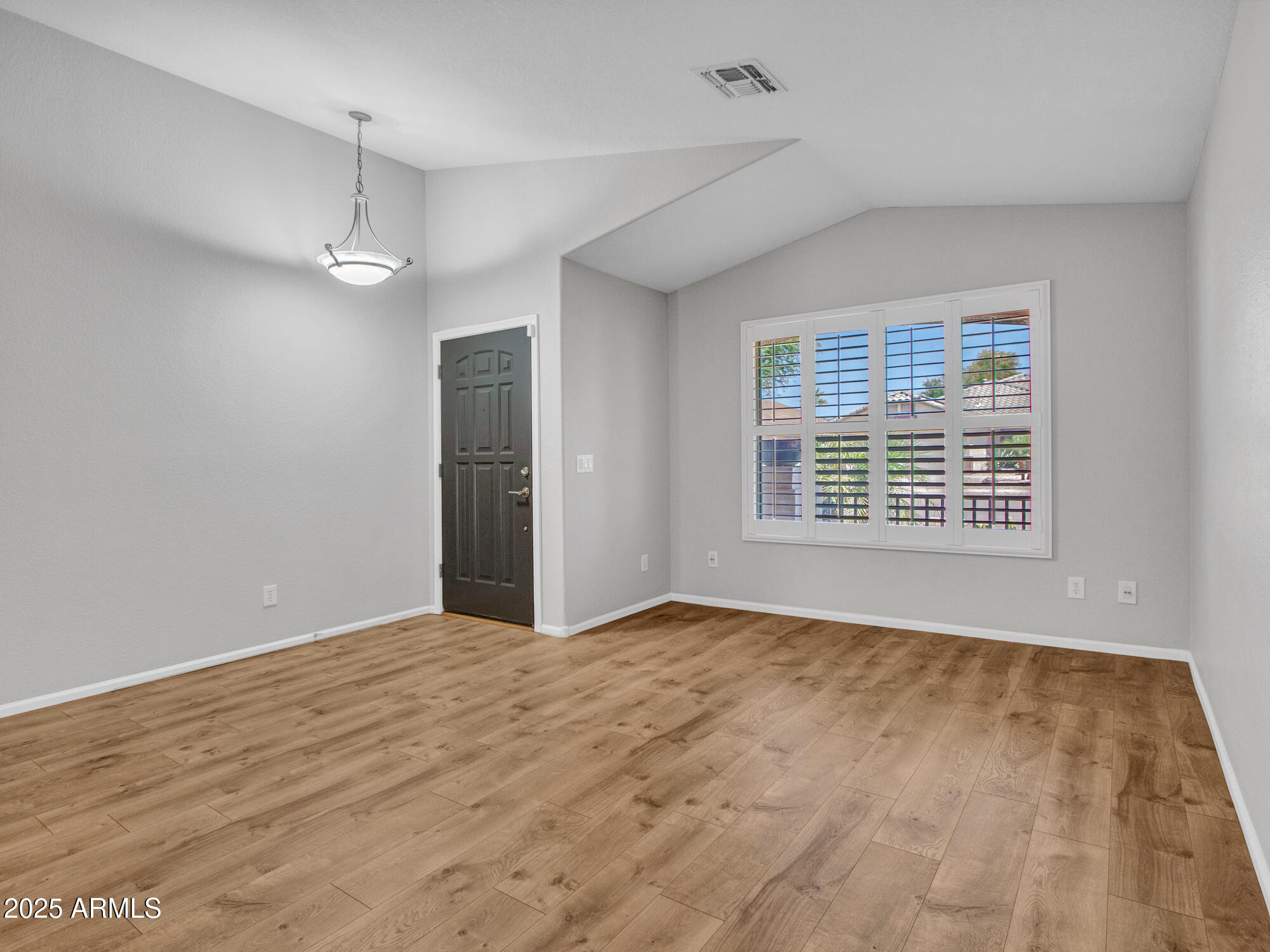 Goodyear, Arizona 85338, United States, 4 Bedrooms Bedrooms, ,2 BathroomsBathrooms,Residential,Pending,182383