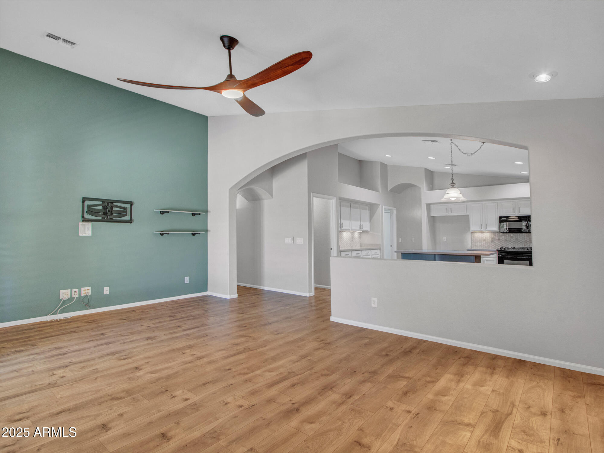 Goodyear, Arizona 85338, United States, 4 Bedrooms Bedrooms, ,2 BathroomsBathrooms,Residential,Pending,182383