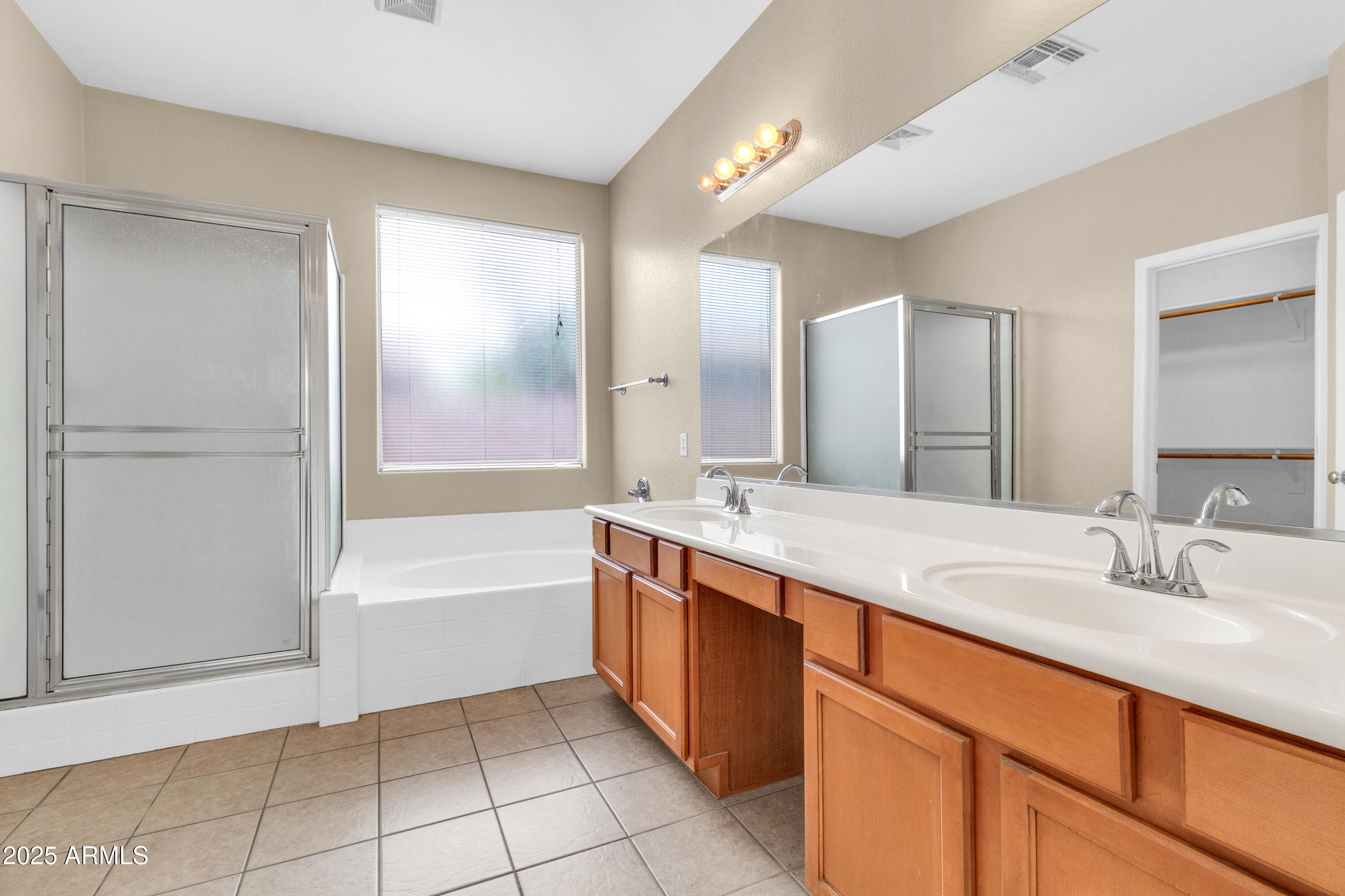1422 E EBONY Drive