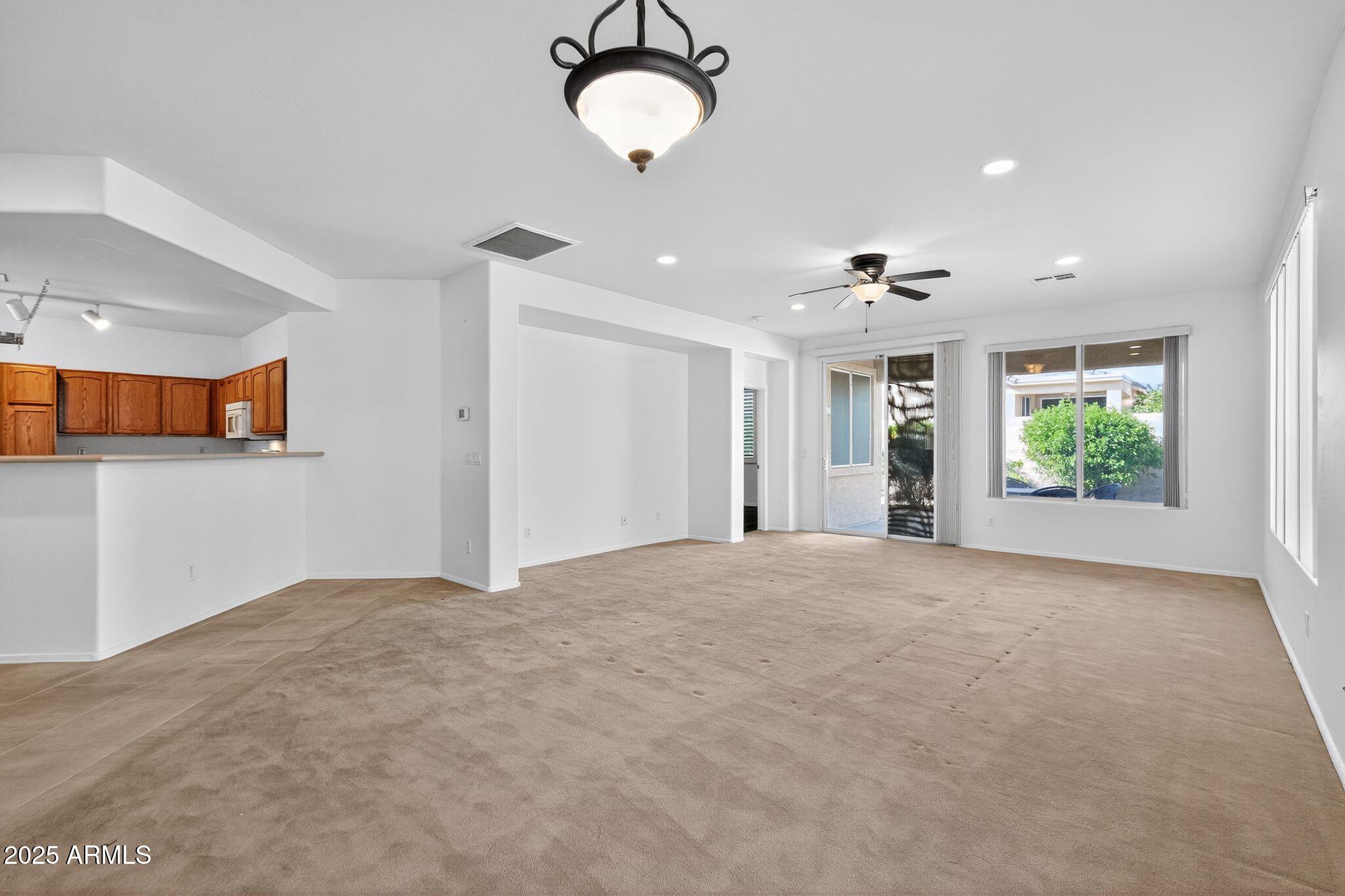 22946 W DESERT BLOOM Street