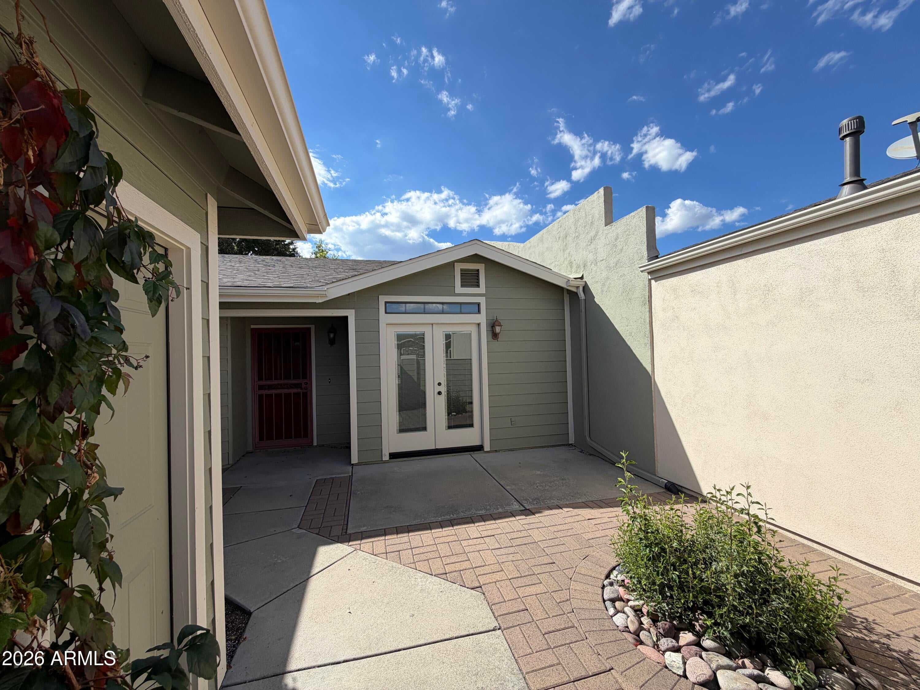 3347 Iris Lane