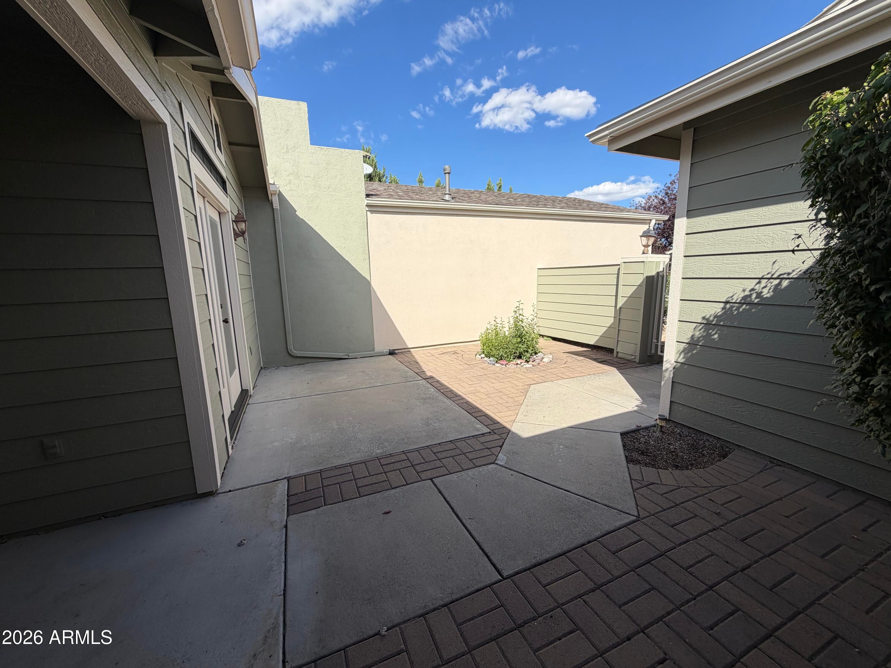 3347 Iris Lane