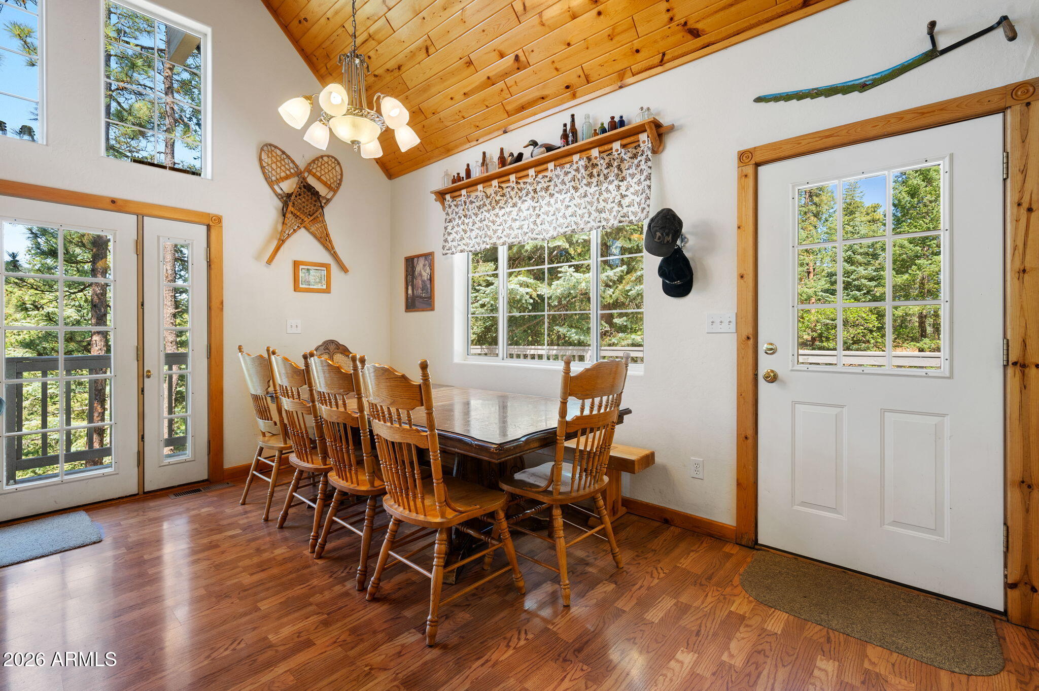 2380 E SUMMIT Avenue