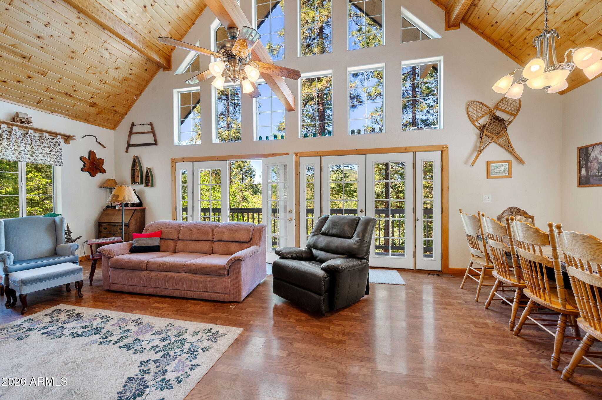 2380 E SUMMIT Avenue